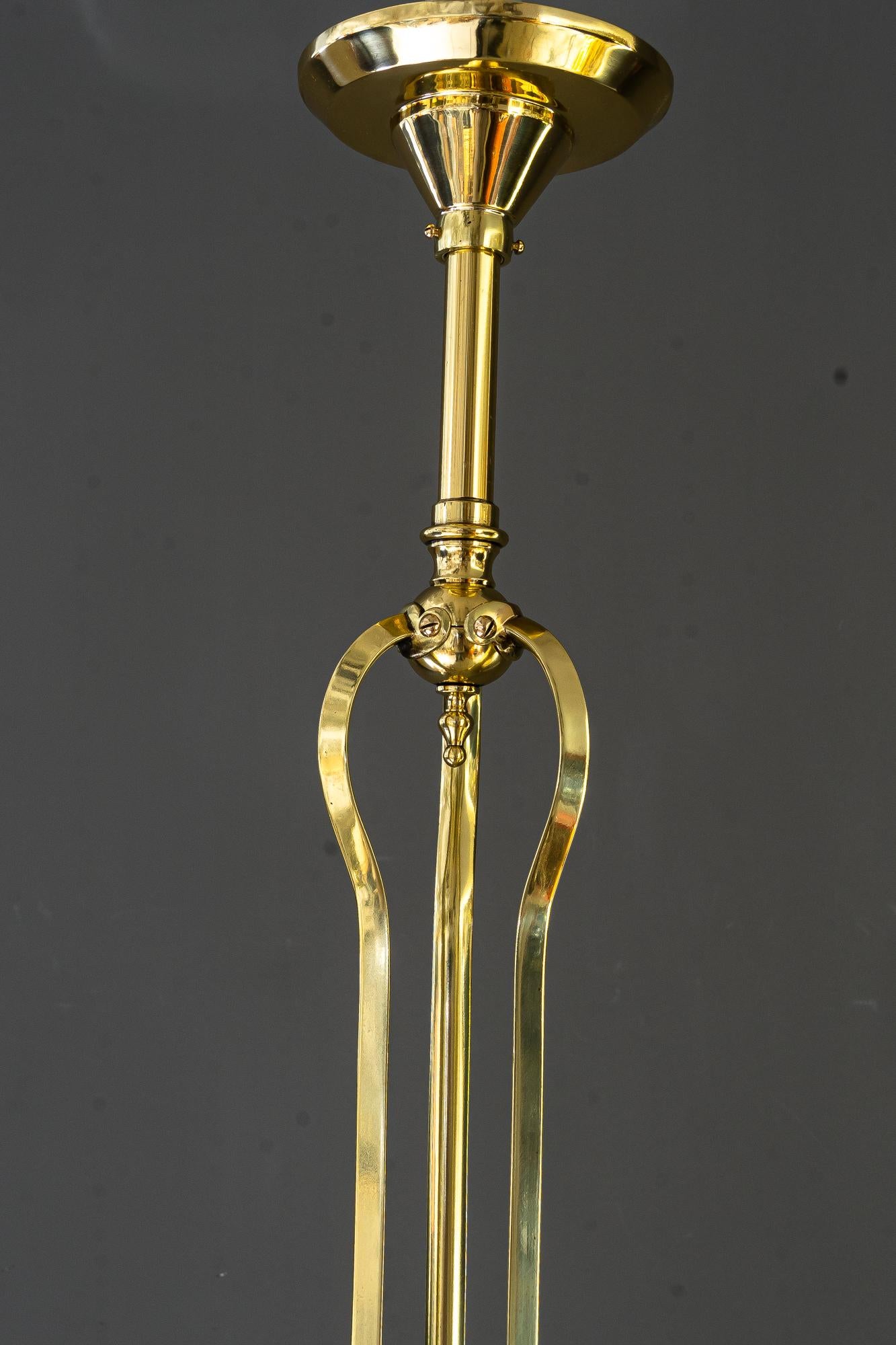 Jugendstil-Kronleuchter im Jugendstil mit originalen geschliffenen Glasschirmen Vienna um 1910 (Frühes 20. Jahrhundert)