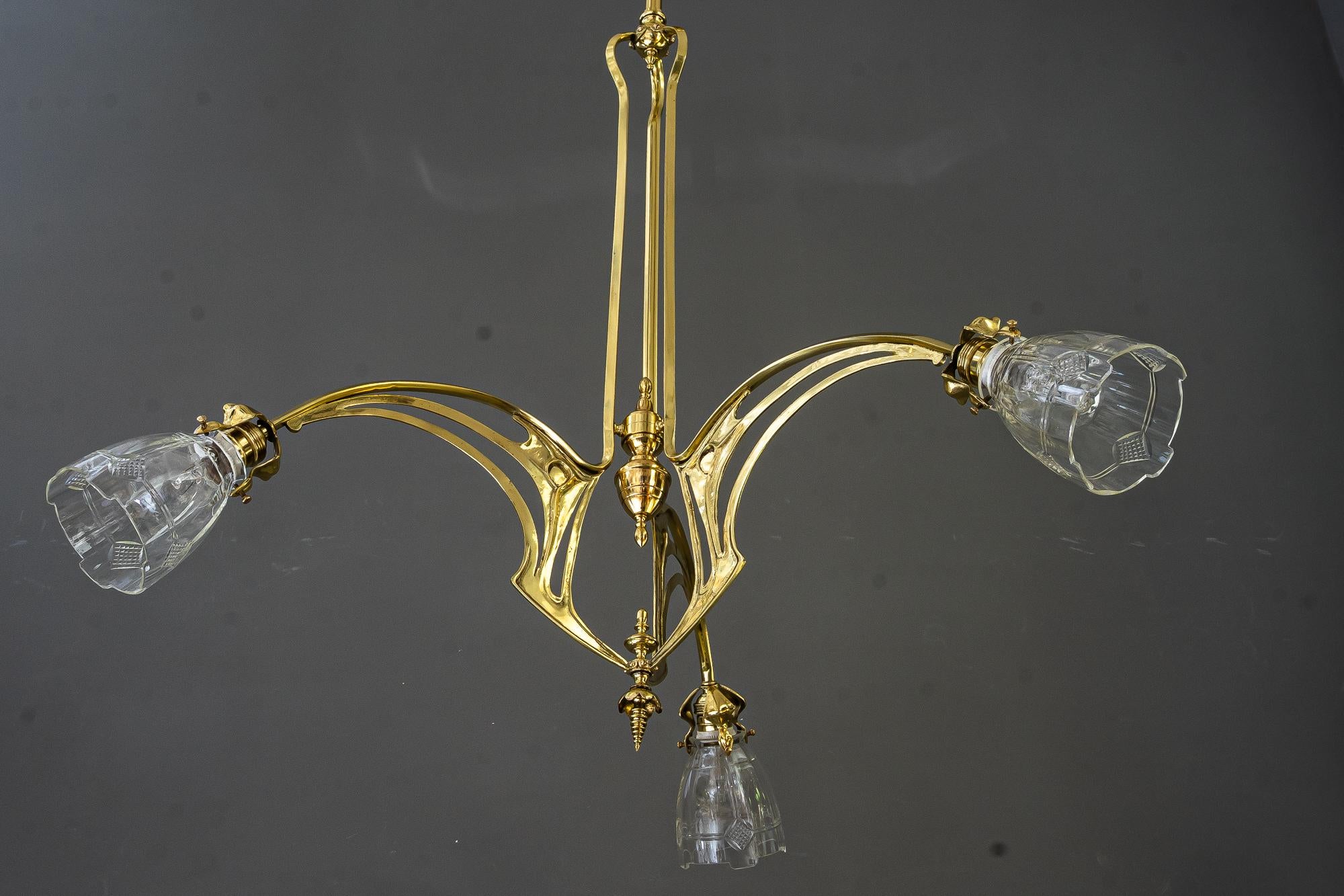 Jugendstil-Kronleuchter im Jugendstil mit originalen geschliffenen Glasschirmen Vienna um 1910 1