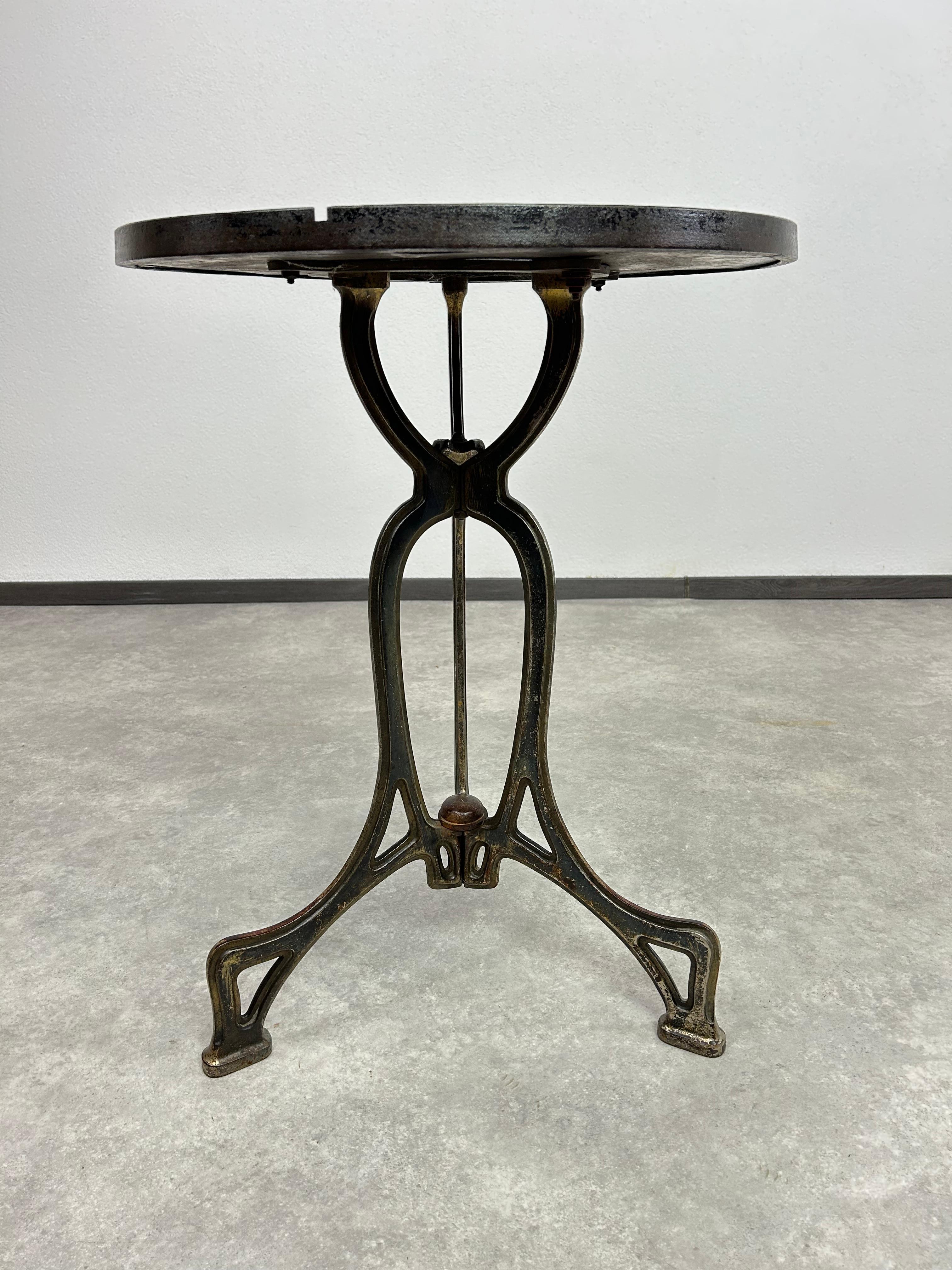 Table basse Jugendstil Bon état - En vente à Banská Štiavnica, SK