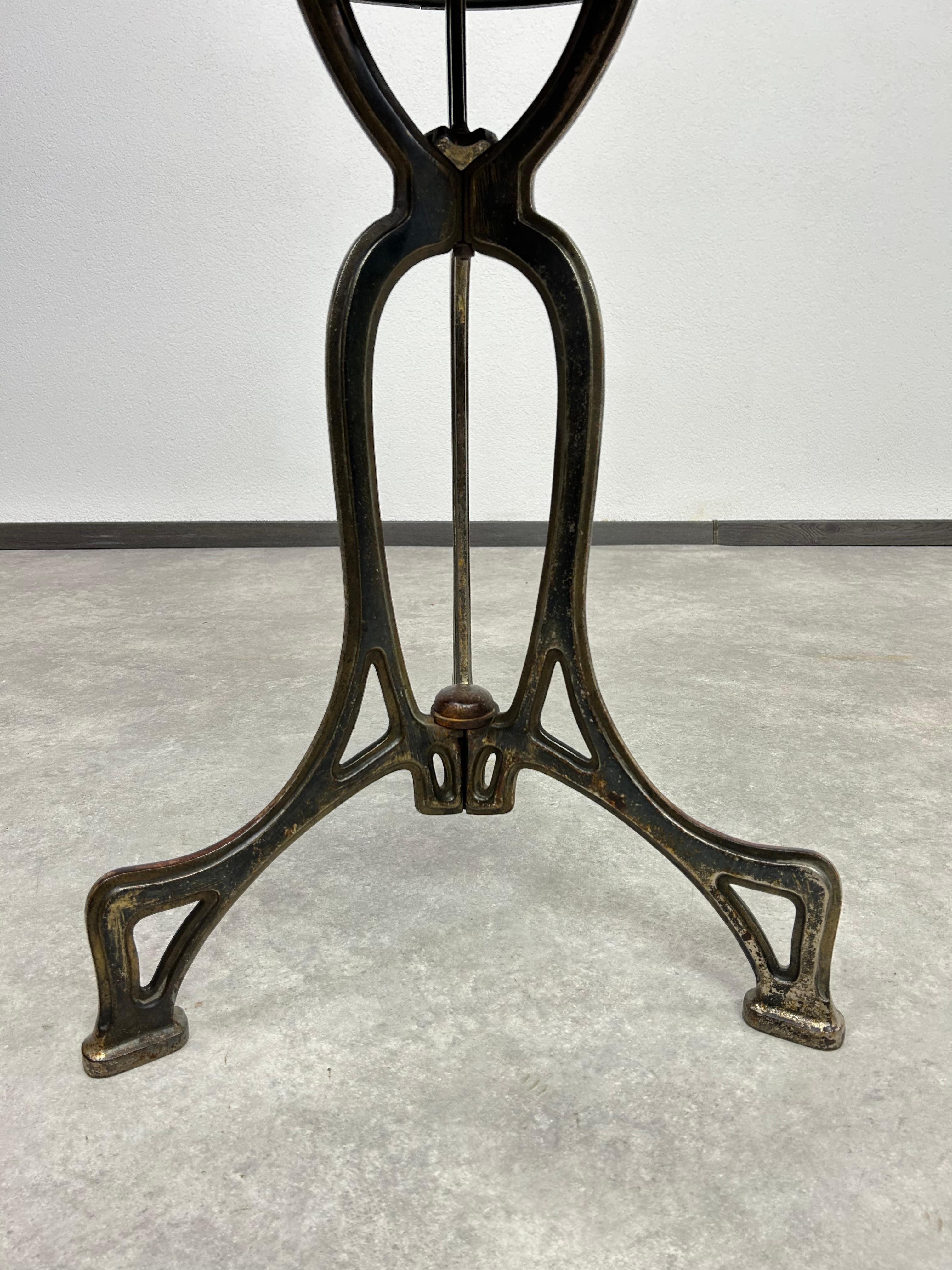 Fer Table basse Jugendstil en vente