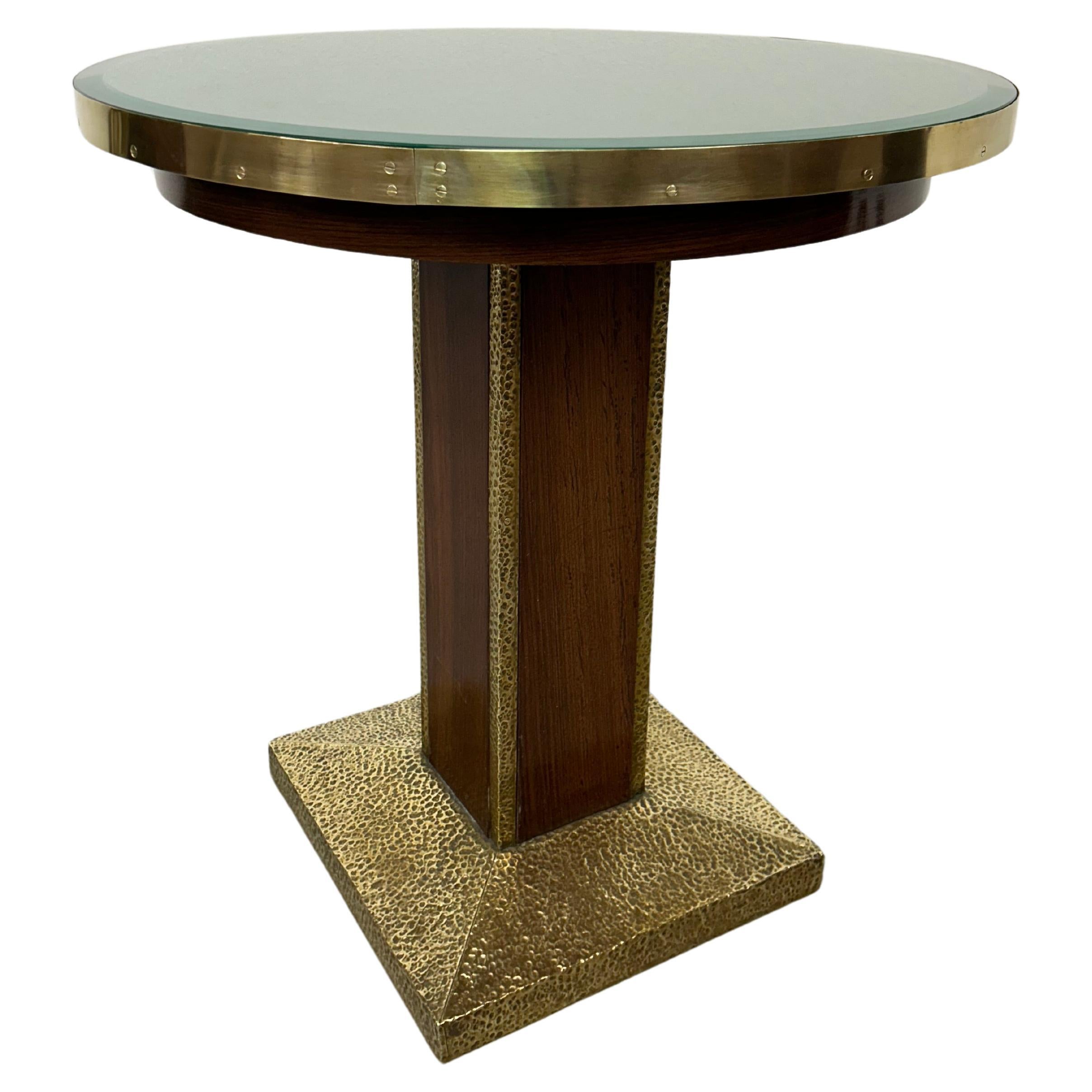 Table basse Jugendstil avec décor martelé