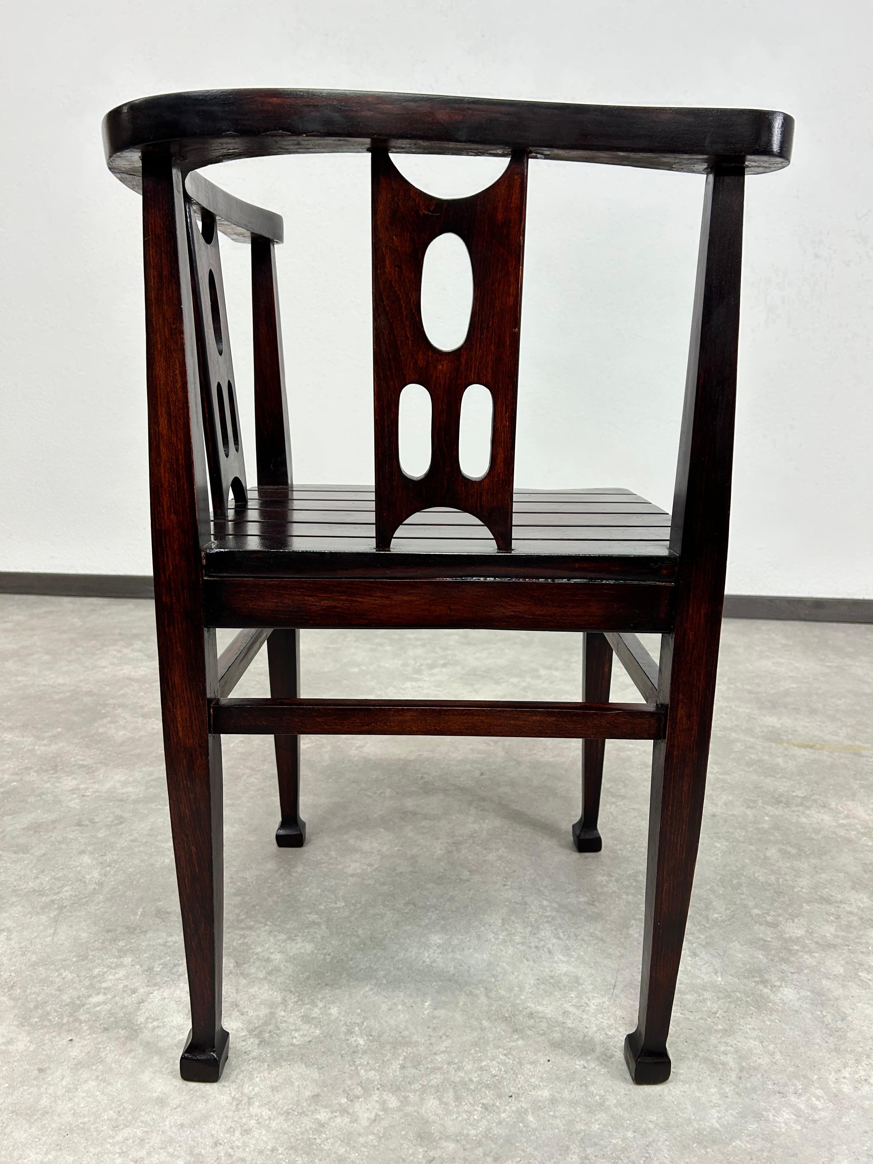 Jugendstil corner chair attr. to Josef Hoffmann For Sale 6