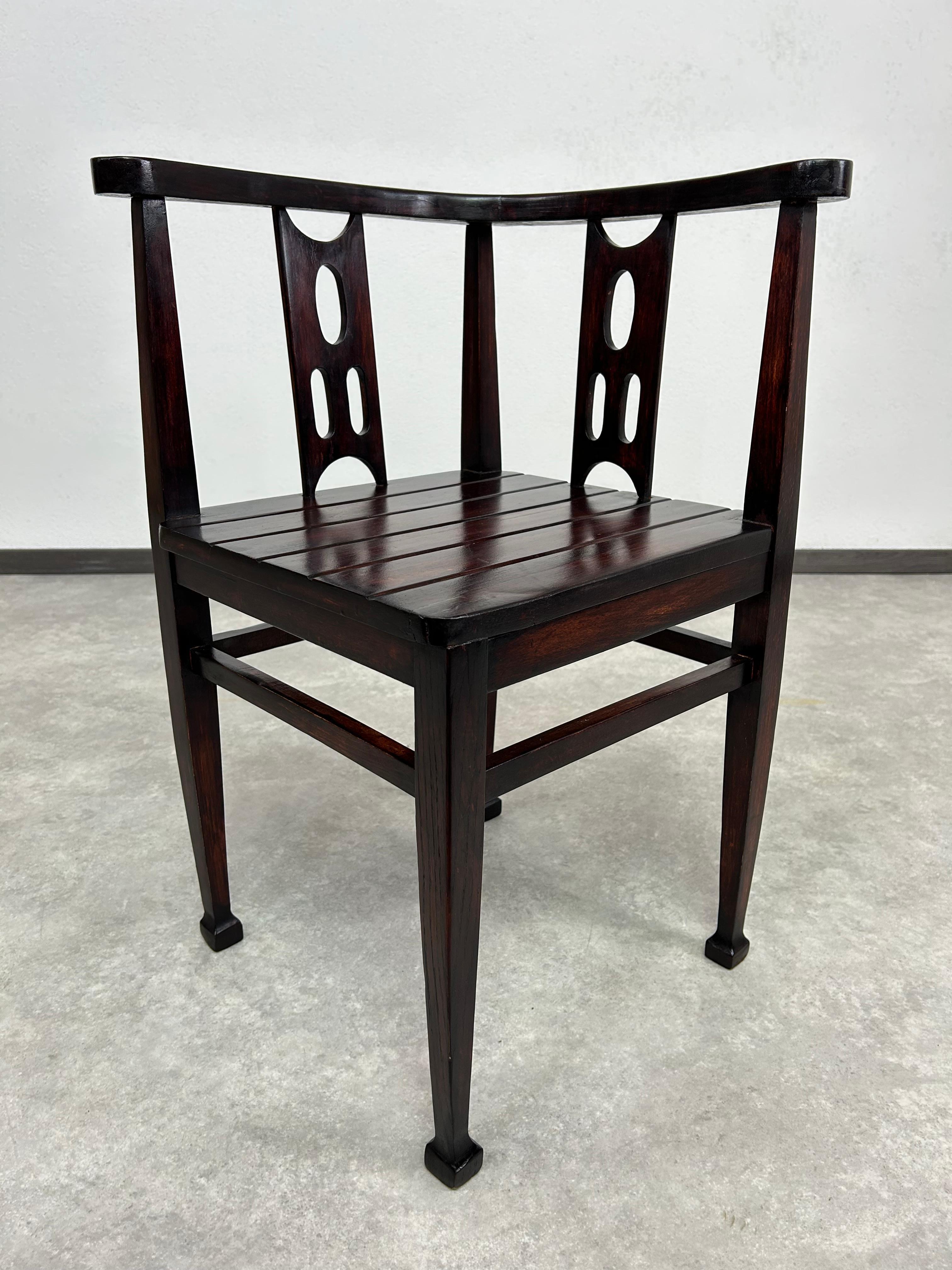 Austrian Jugendstil corner chair attr. to Josef Hoffmann For Sale