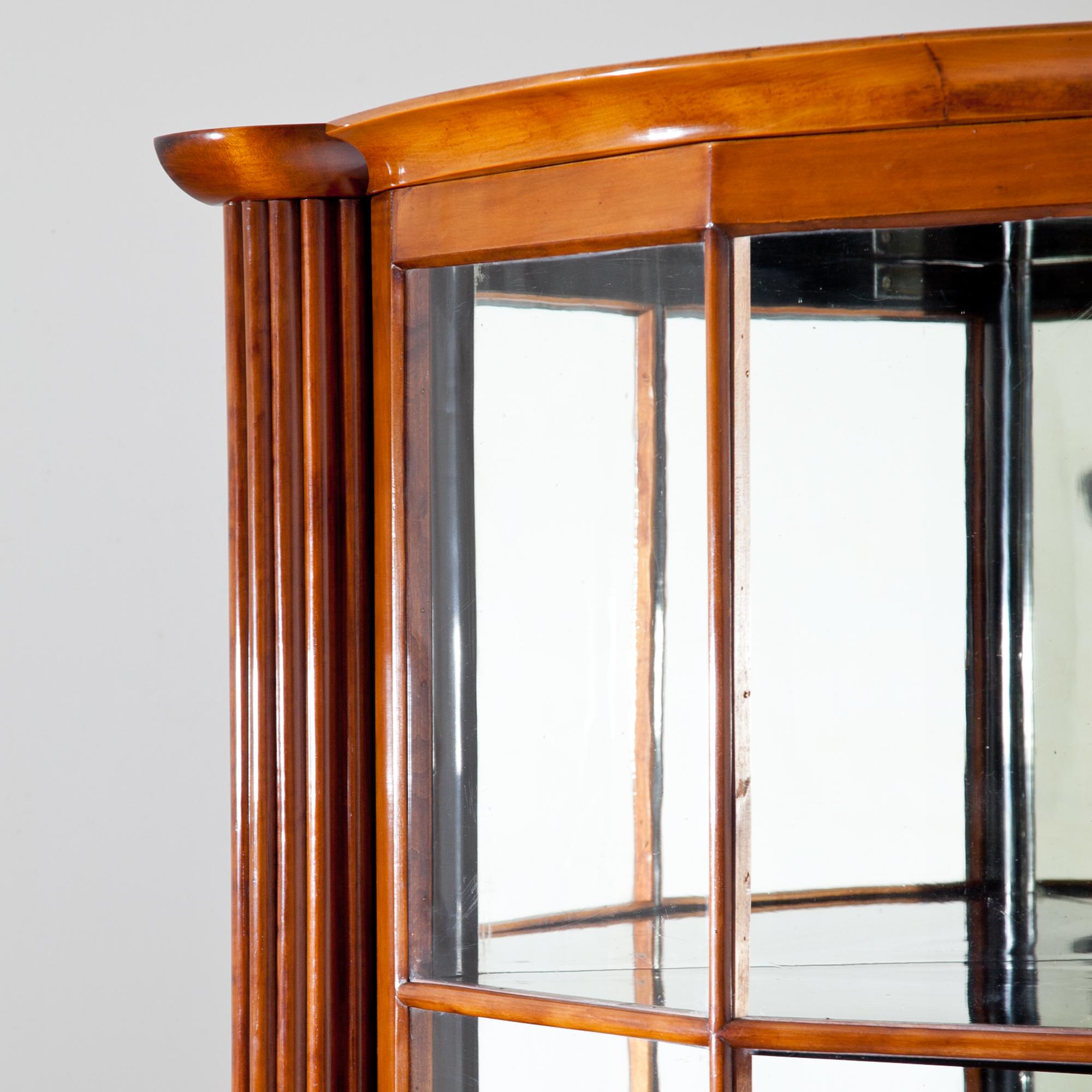 Jugendstil Corner Display Case, Vienna, circa 1920 In Good Condition In Greding, DE
