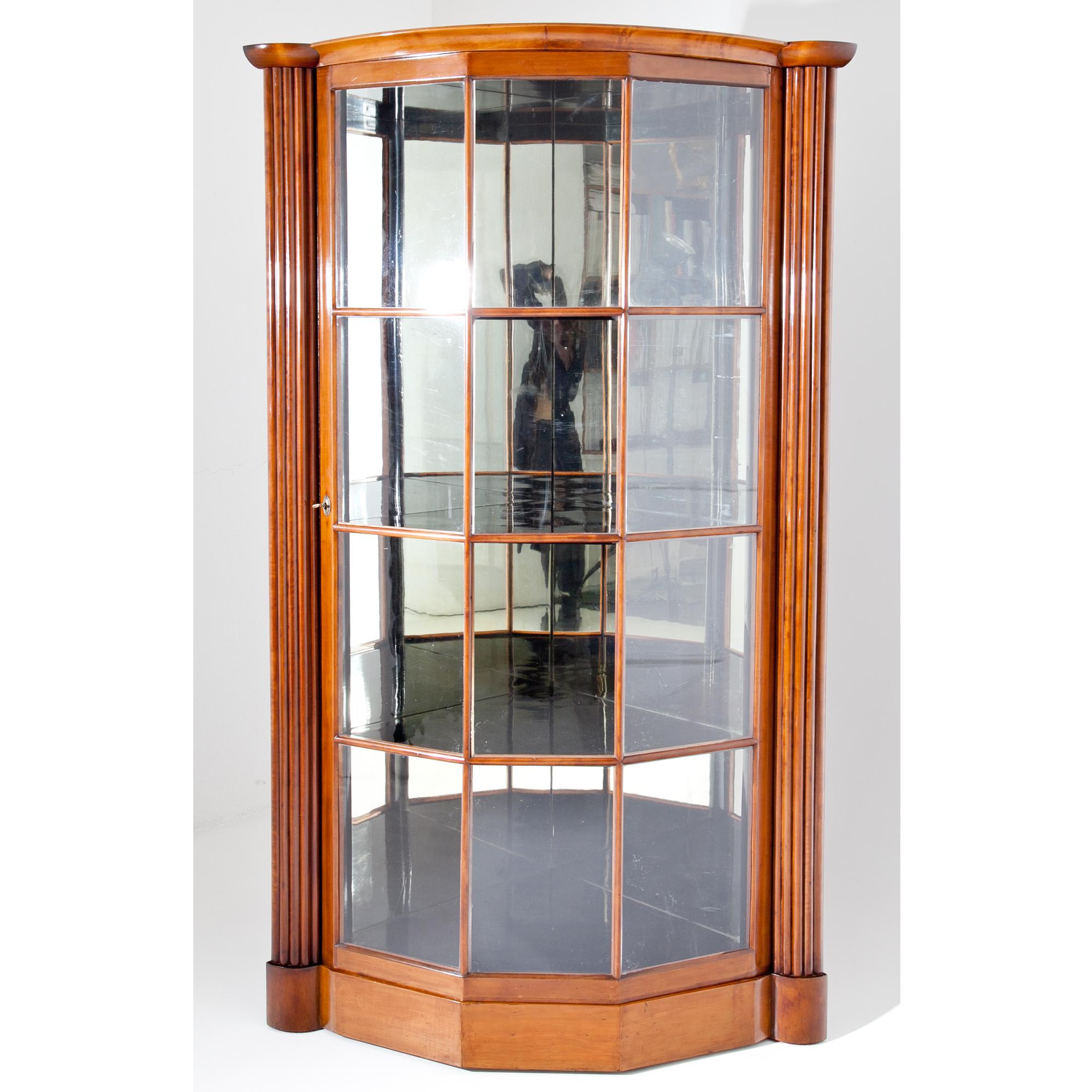 Jugendstil Corner Display Case, Vienna, circa 1920 2