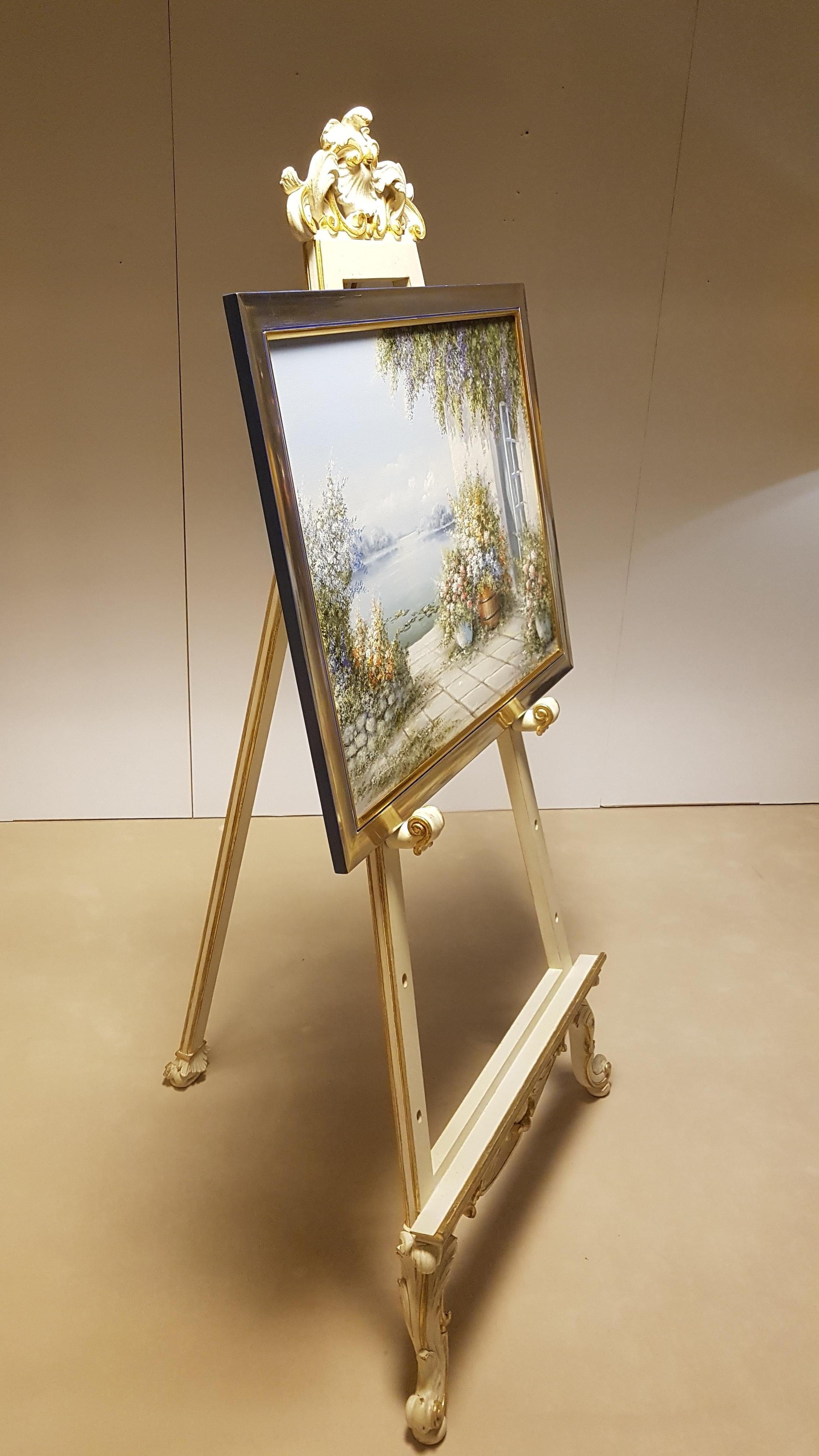 Beautiful and elegant Jugendstil easel finished with white and gold lacquer. Offers detailed carved ornamentation on the top, feet and the adjustable middle part. Fits different sized paintings.
Painting only for decorative purposes.