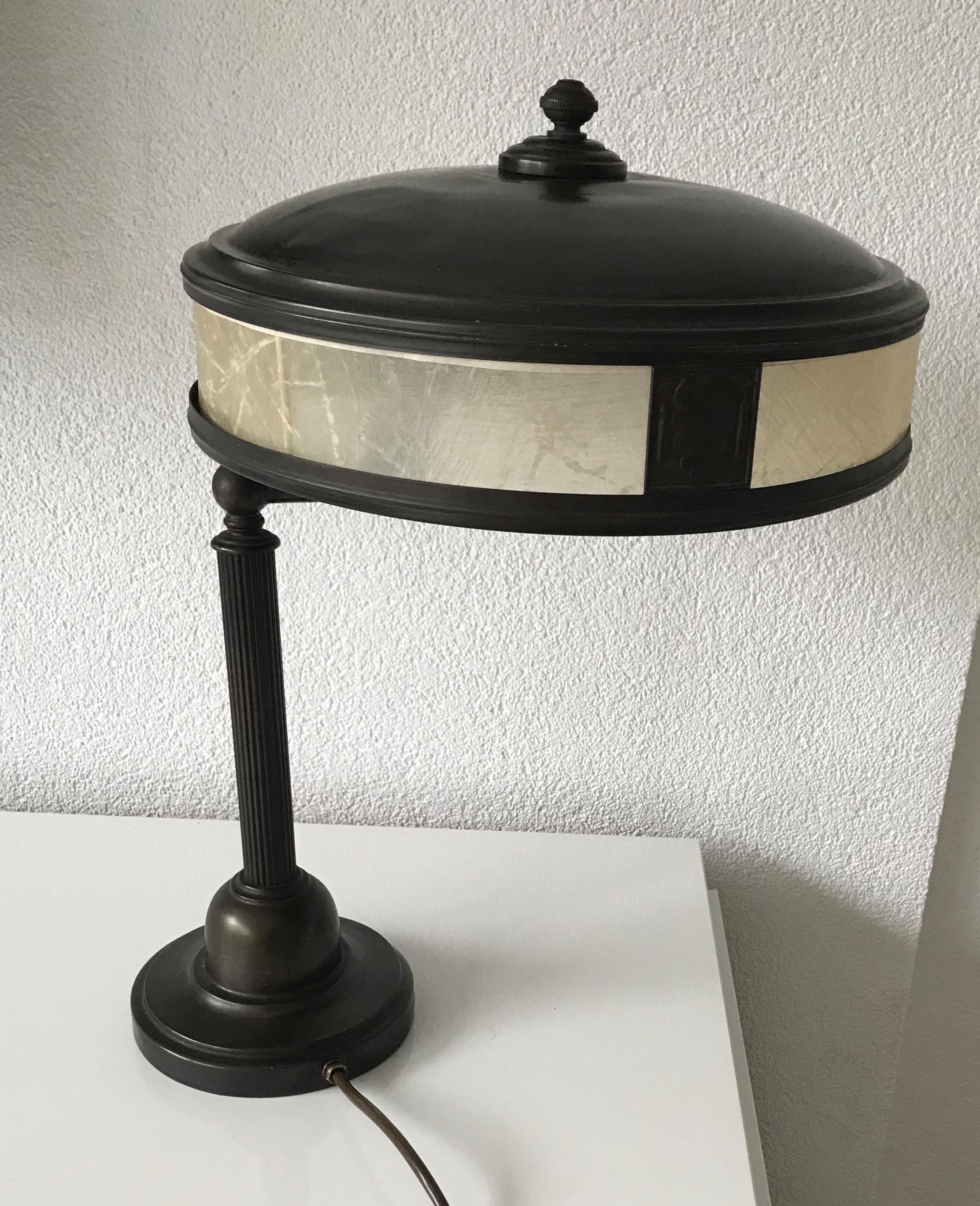 Highly stylish and timeless lamp for a desk or sidetable.

This German table lamp is from circa 1910-1920 and its stylish and timeless design will look beautiful in all kinds of interiors. Known for their quality and durability, German designs and
