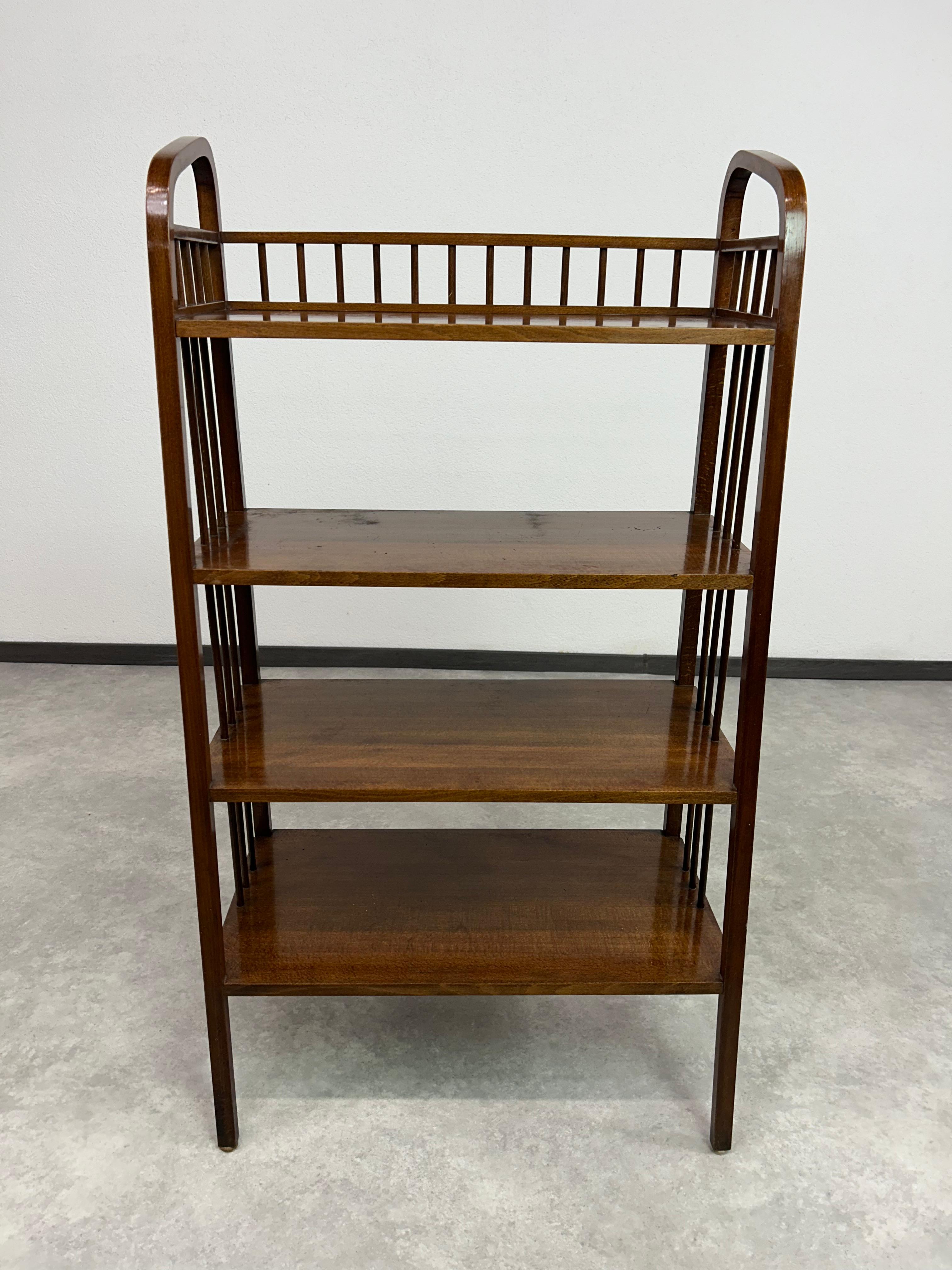 Secessione di Vienna Etagere Jugendstil di Thonet Debrecen in vendita