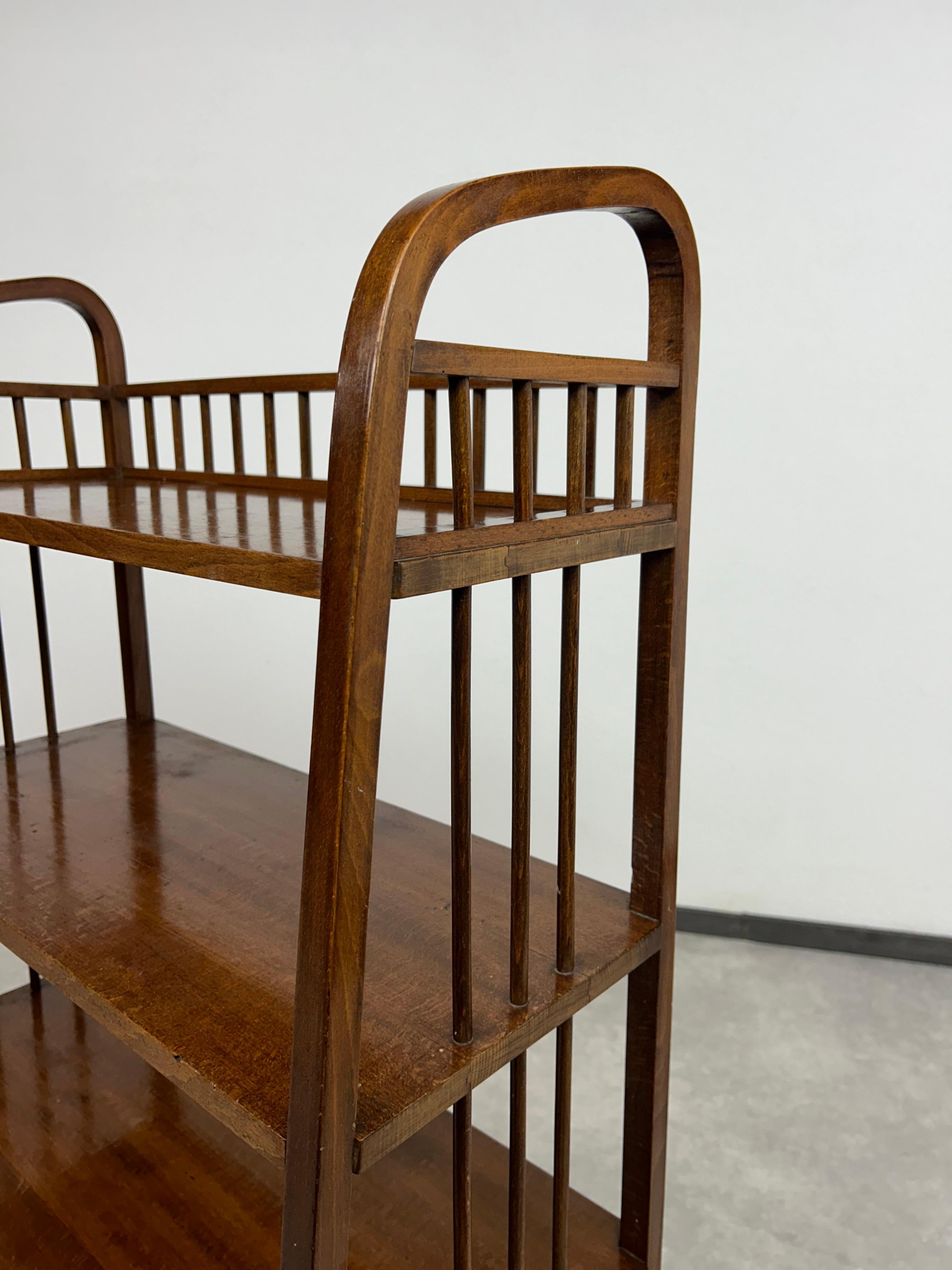 Inizio XX secolo Etagere Jugendstil di Thonet Debrecen in vendita