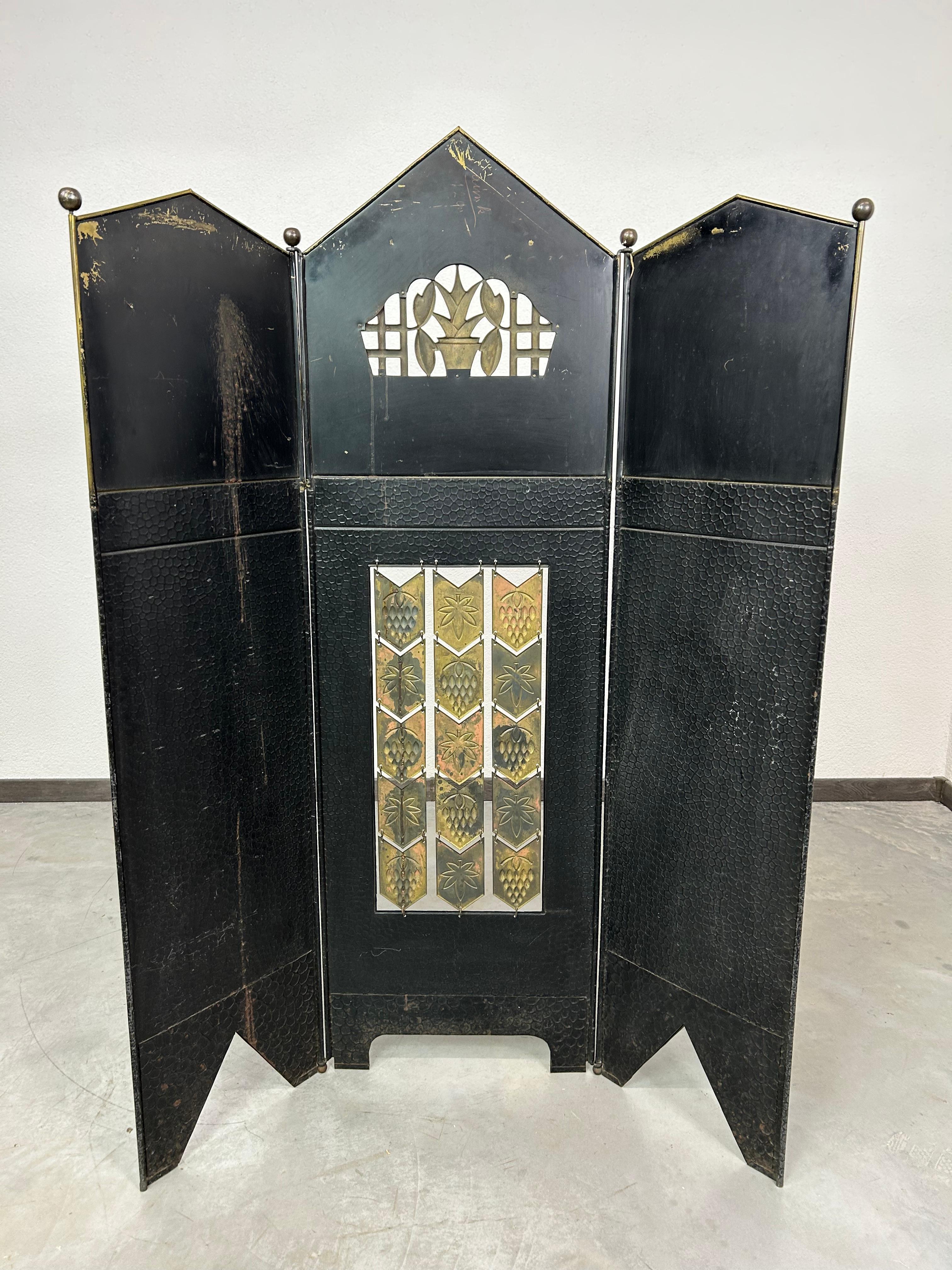 Jugendstil fire screen attr. to Dagobert Peche Wiener Werkstätte For Sale 3