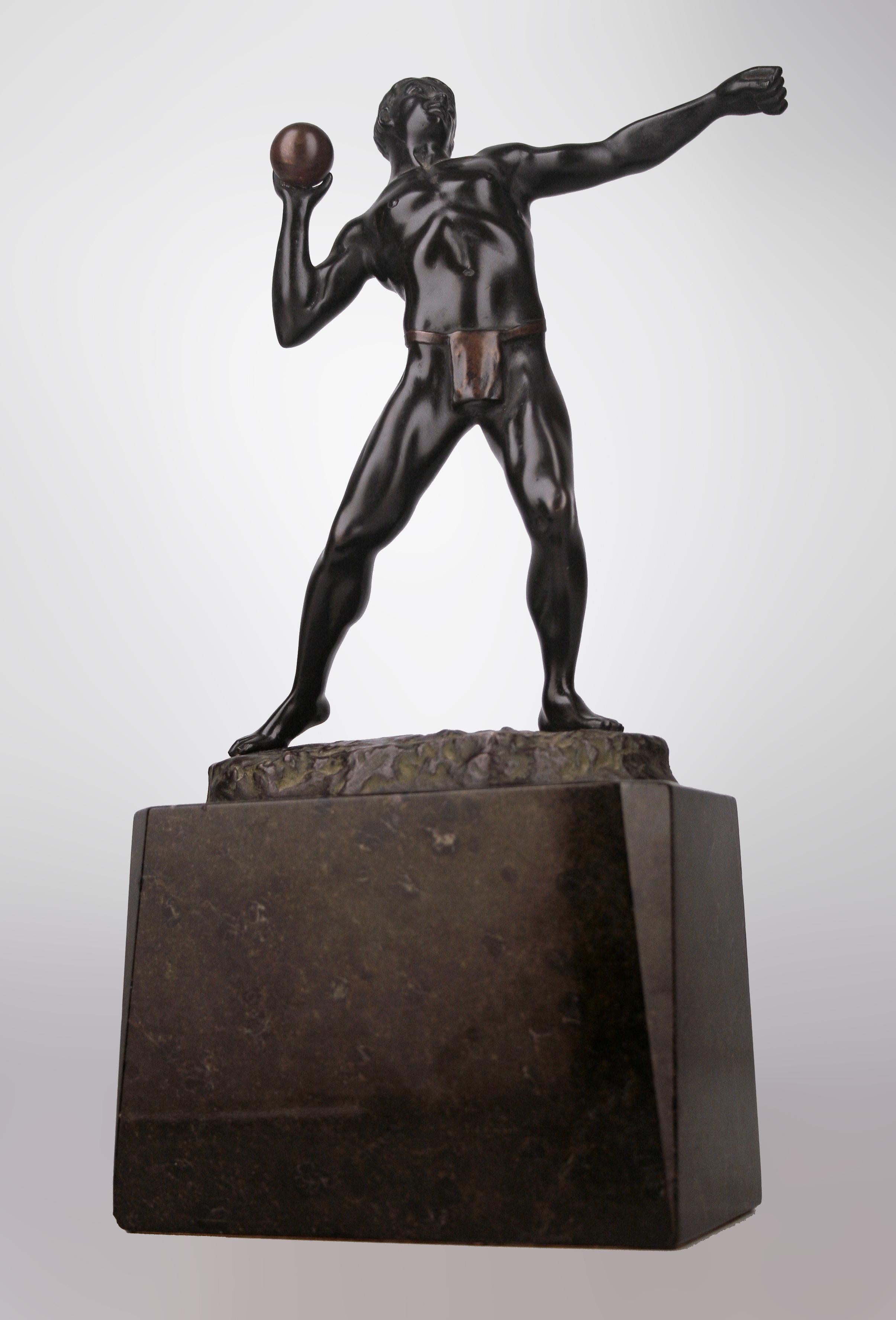 Jugendstil German Bronze Sculpture of Athlete Throwing a Ball by Schmidt-Felling For Sale 3