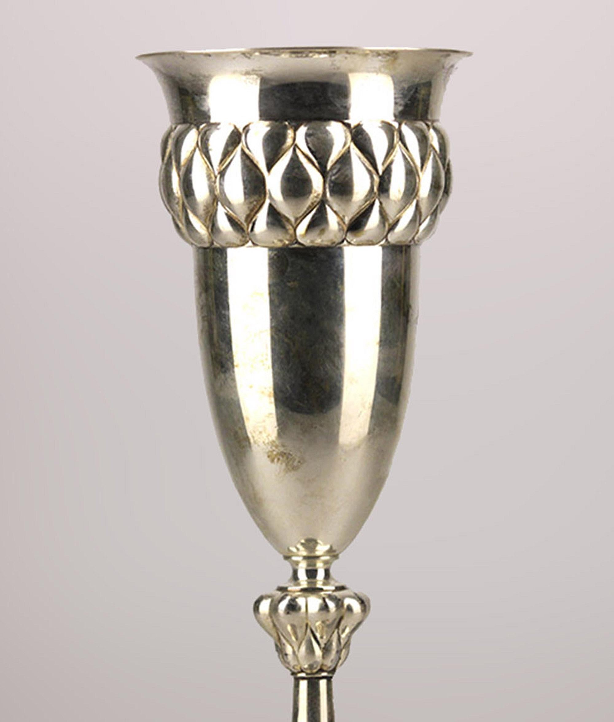 Tedesco Vaso per trofei Jugendstil tedesco placcato in argento a forma di calice di WMF in vendita