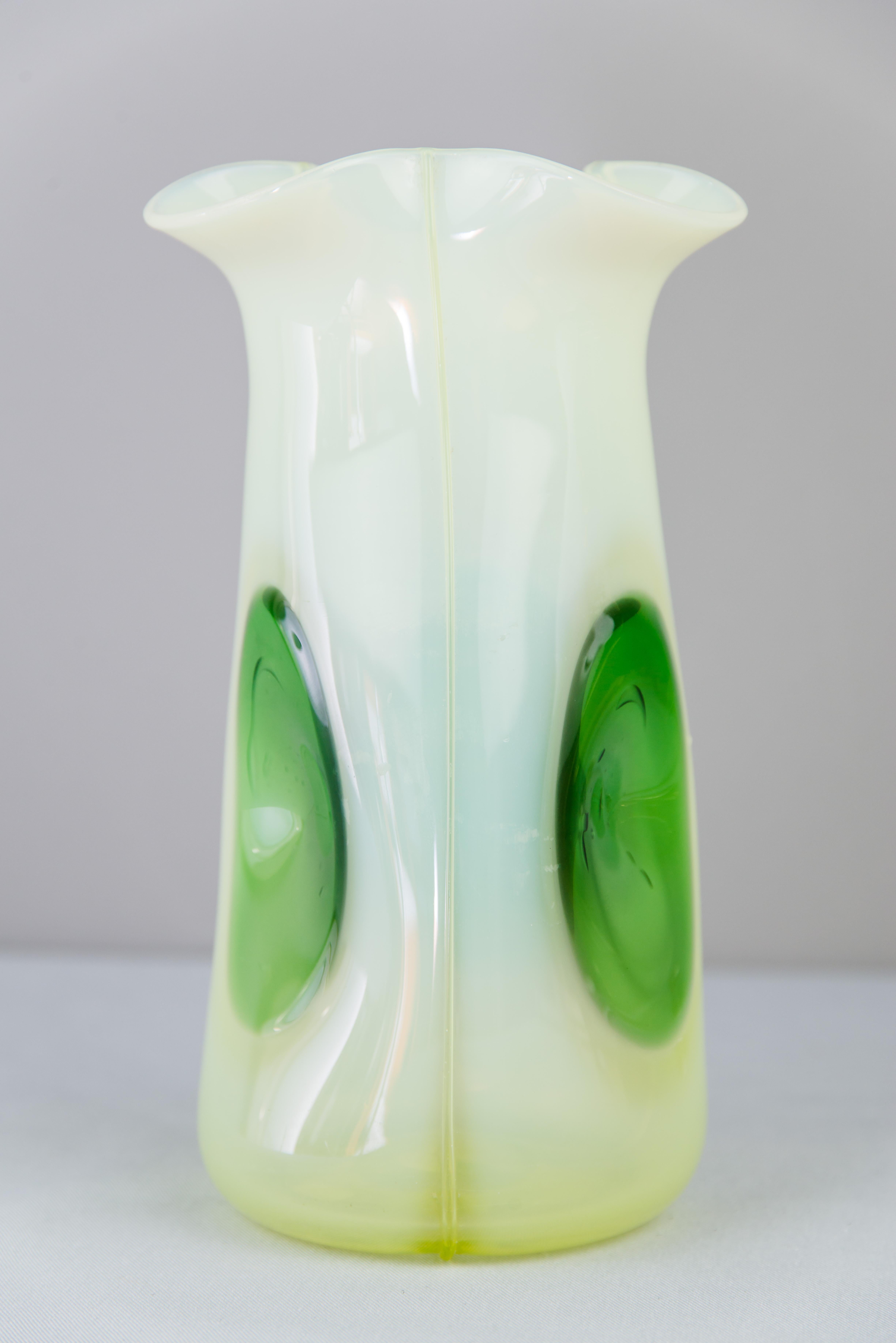 Jugendstil glass vase, circa 1908
Original condition.