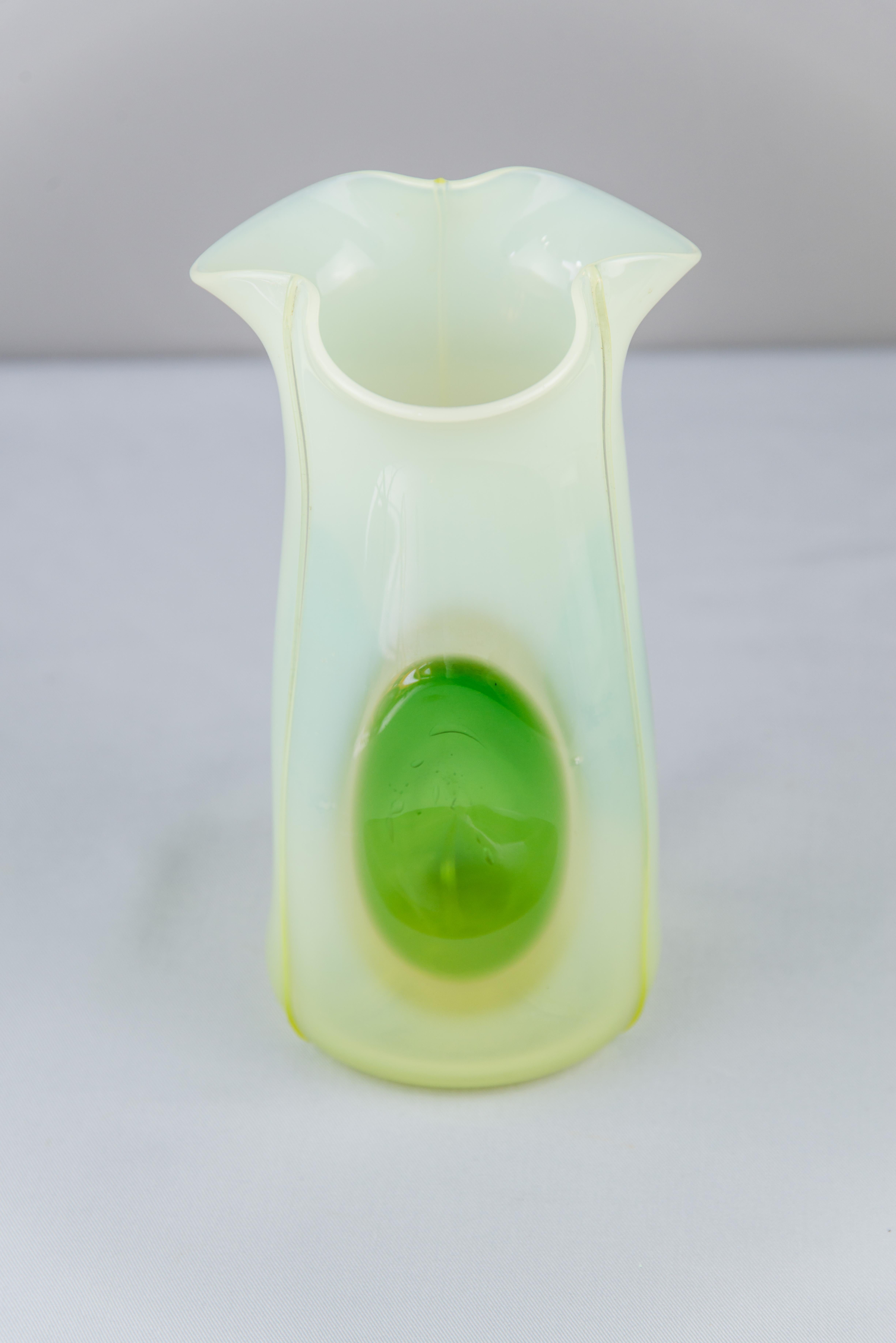 Jugendstil Glass Vase, circa 1908 In Good Condition For Sale In Wien, AT