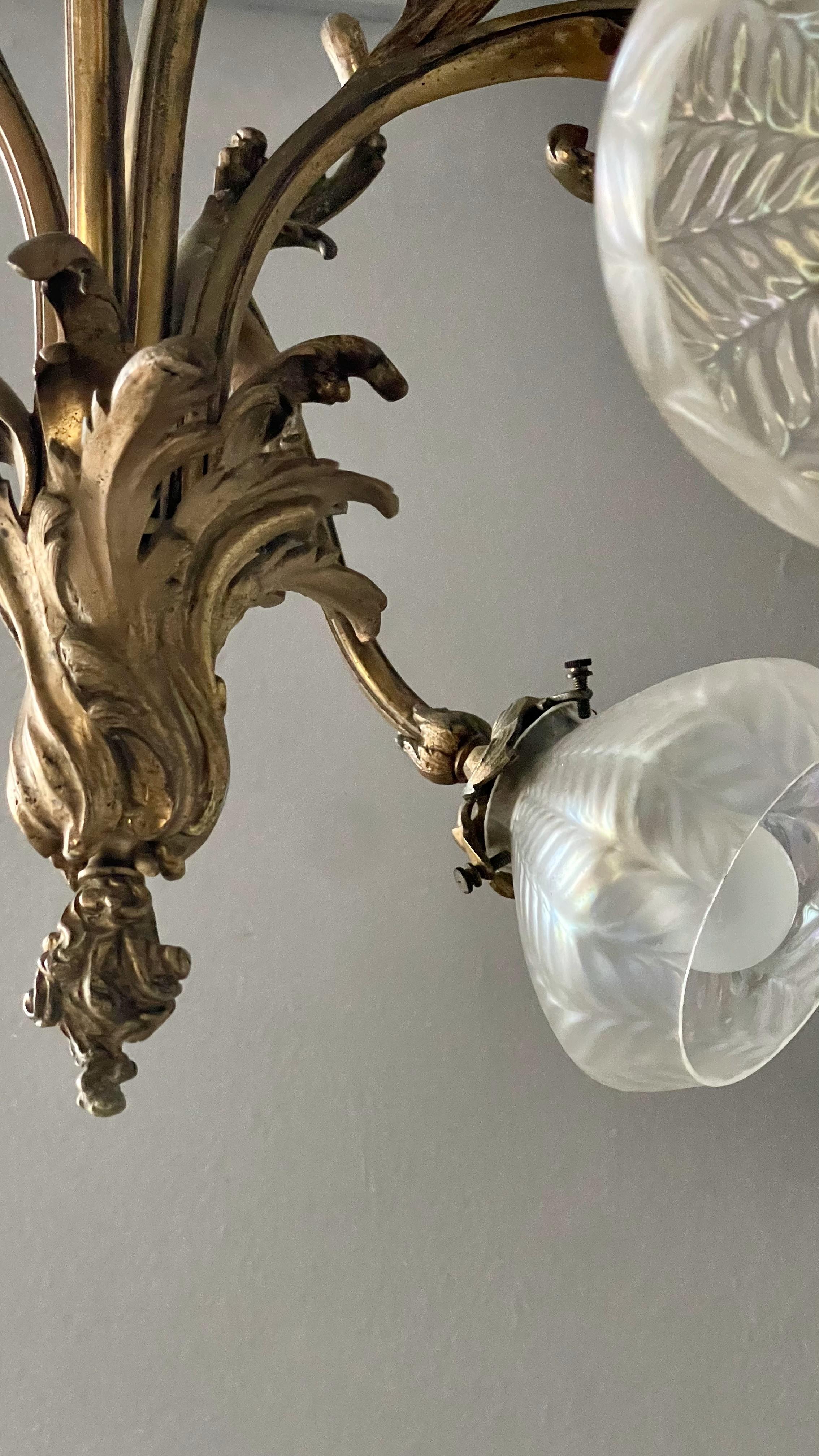 Lustre Jugendstil doré avec abat-jour en verre dépoli en vente 11