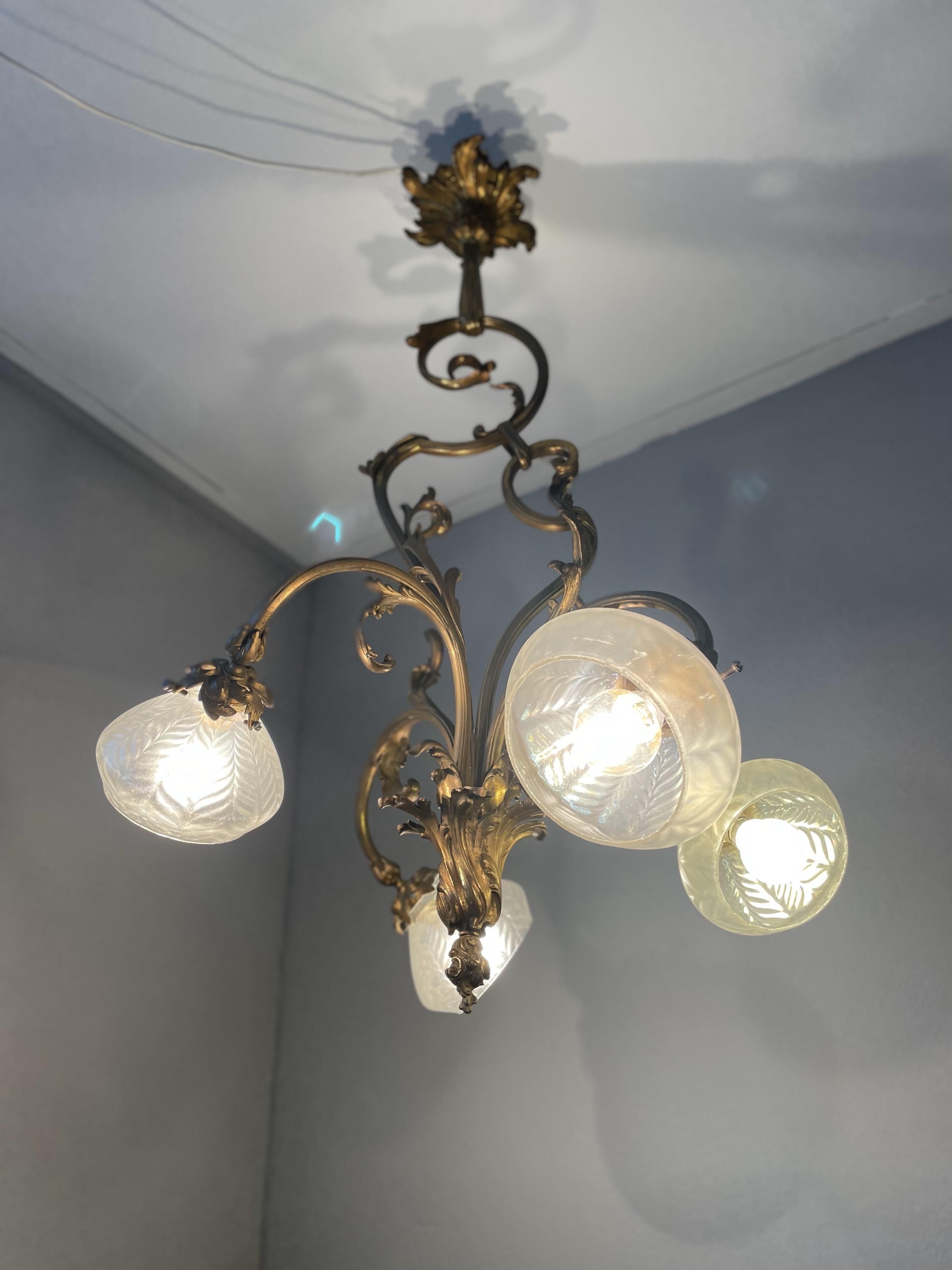Lustre Jugendstil doré avec abat-jour en verre dépoli en vente 12