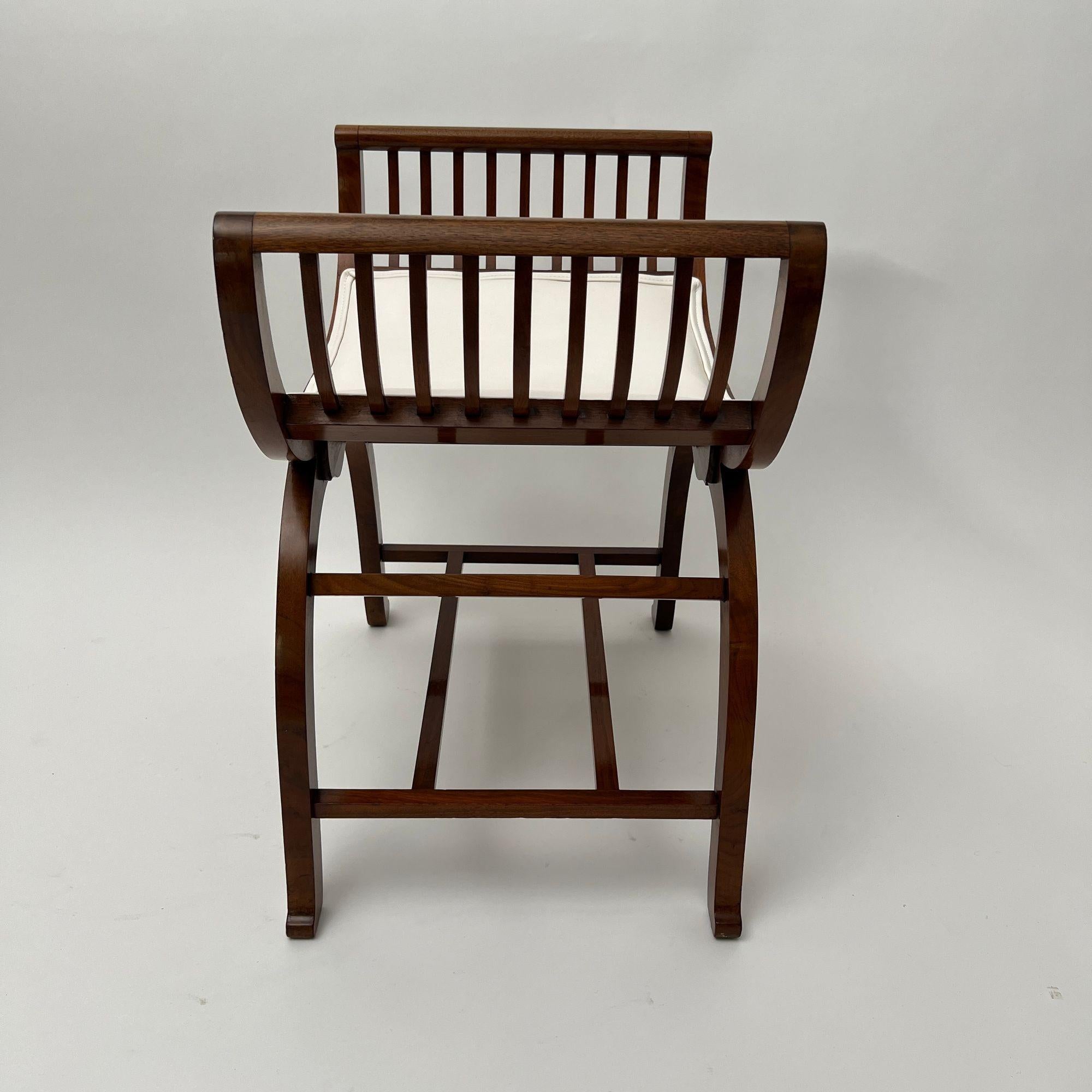 Jugendstil Gondelhocker, Nussbaum, Eiche, Österreich um 1910 (Kunstleder) im Angebot