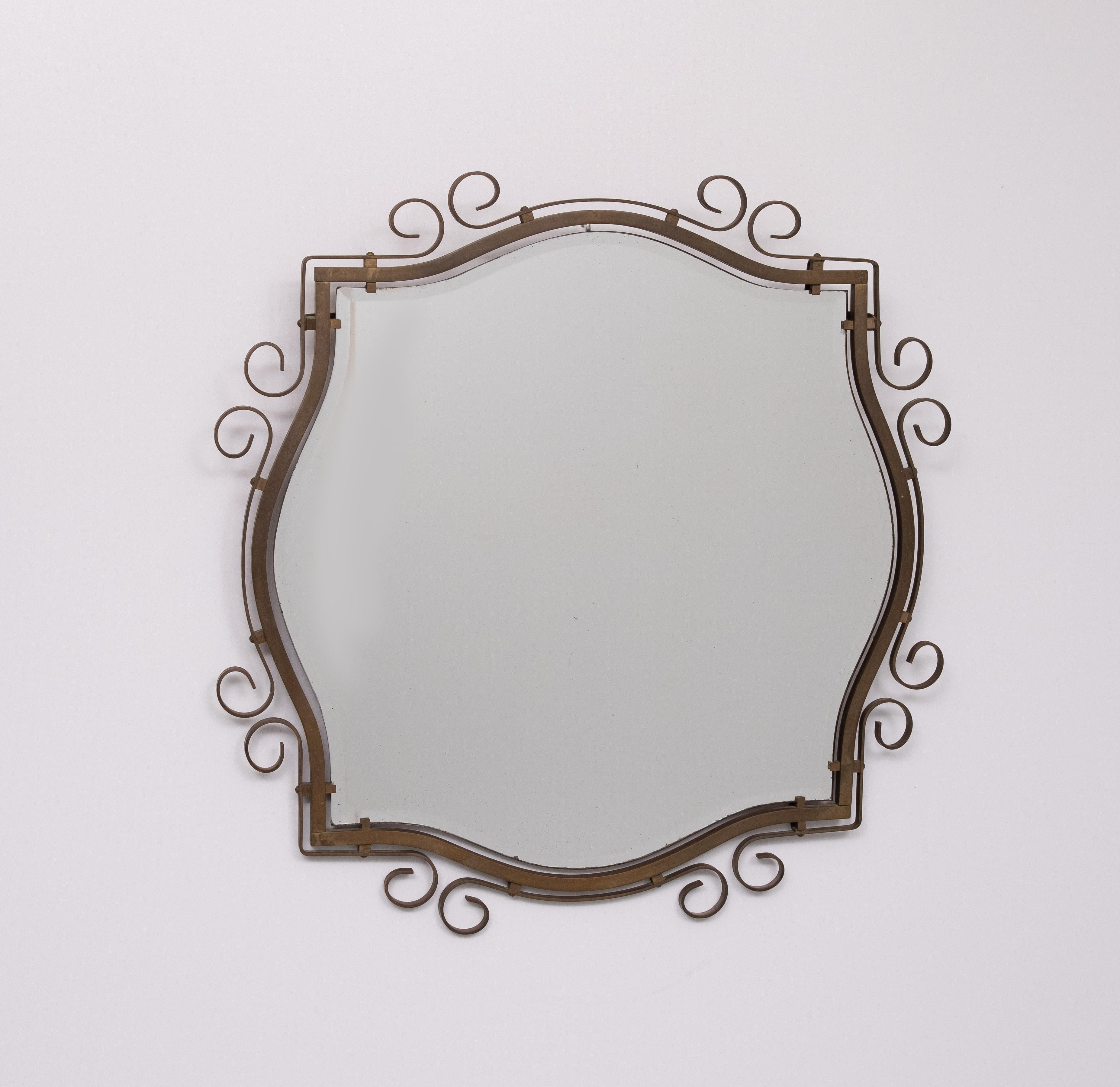 Début du 20ème siècle Jugendstil  Miroir mural en laiton forcé à la main 1920 en vente