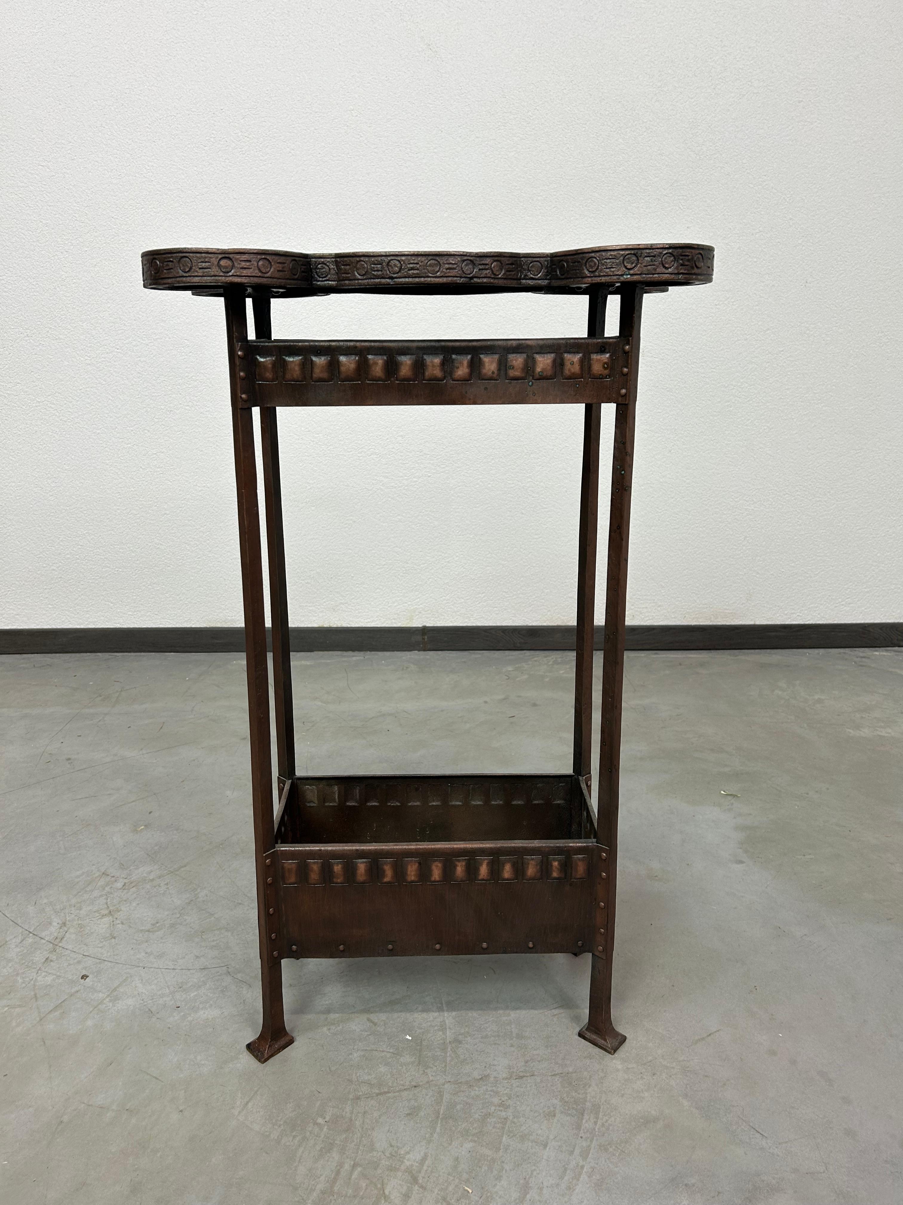 Jugendstil jardiniere by A.Lebach, Darmstadt Artists' Colony in original vintage condition.