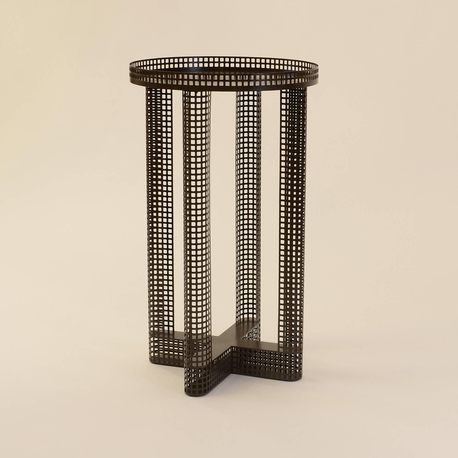Tavolo da fiori della fase iniziale della Wiener Werkstatte, circa 1903-1905. Mostra: Moderne Vergangenheit, Wien 1981, Nr. 253 sowie Titelabb.; Exhib.- Kat, Josef Hoffmann Wien, Museum Bellerive, Zurich 1983, Nr. 80. Disegno originale di Josef