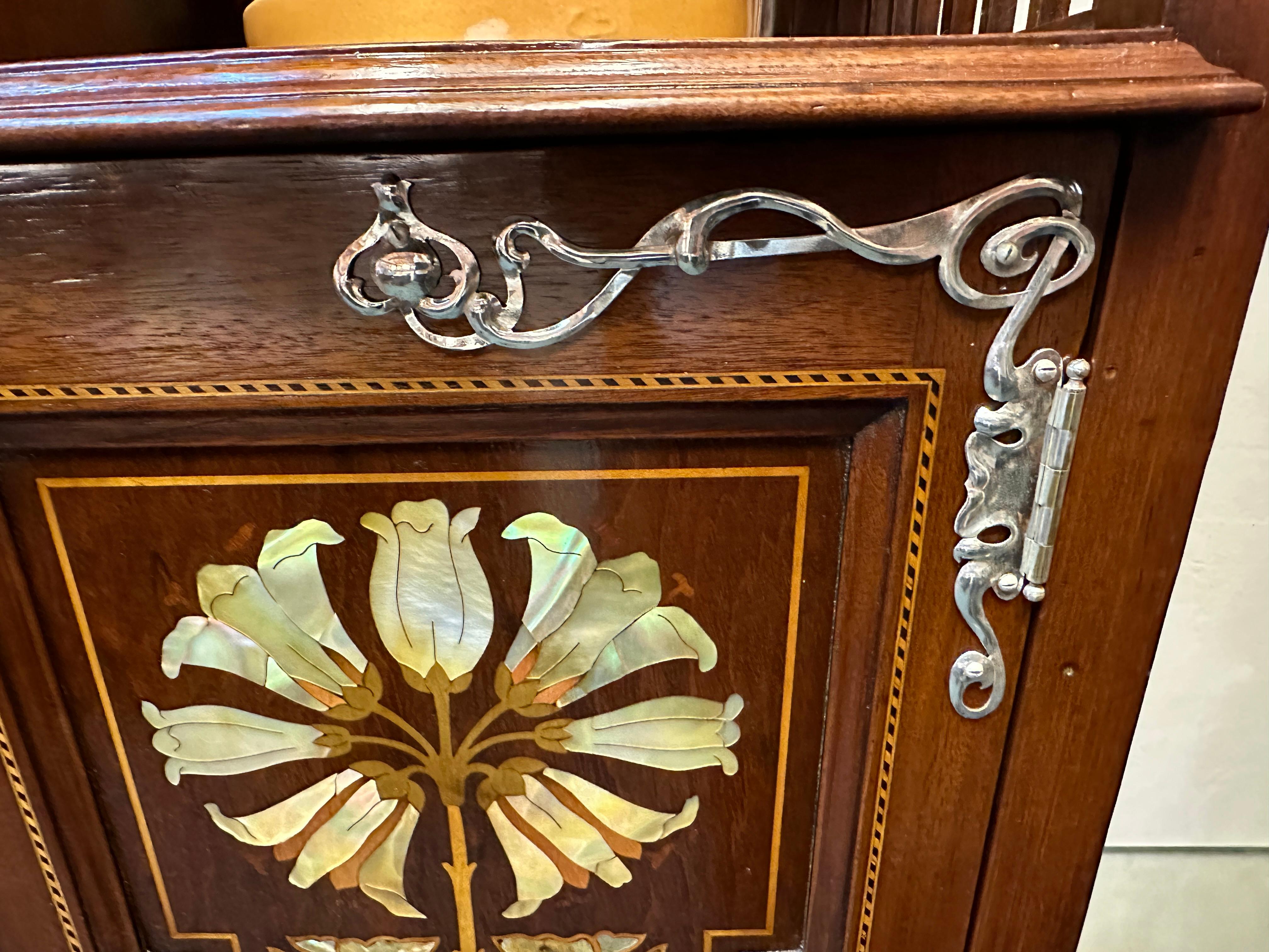 Jugendstil, Liberty, Art Nouveau, Vitrina, 1900 In condizioni buone in vendita a Ciudad Autónoma Buenos Aires, C