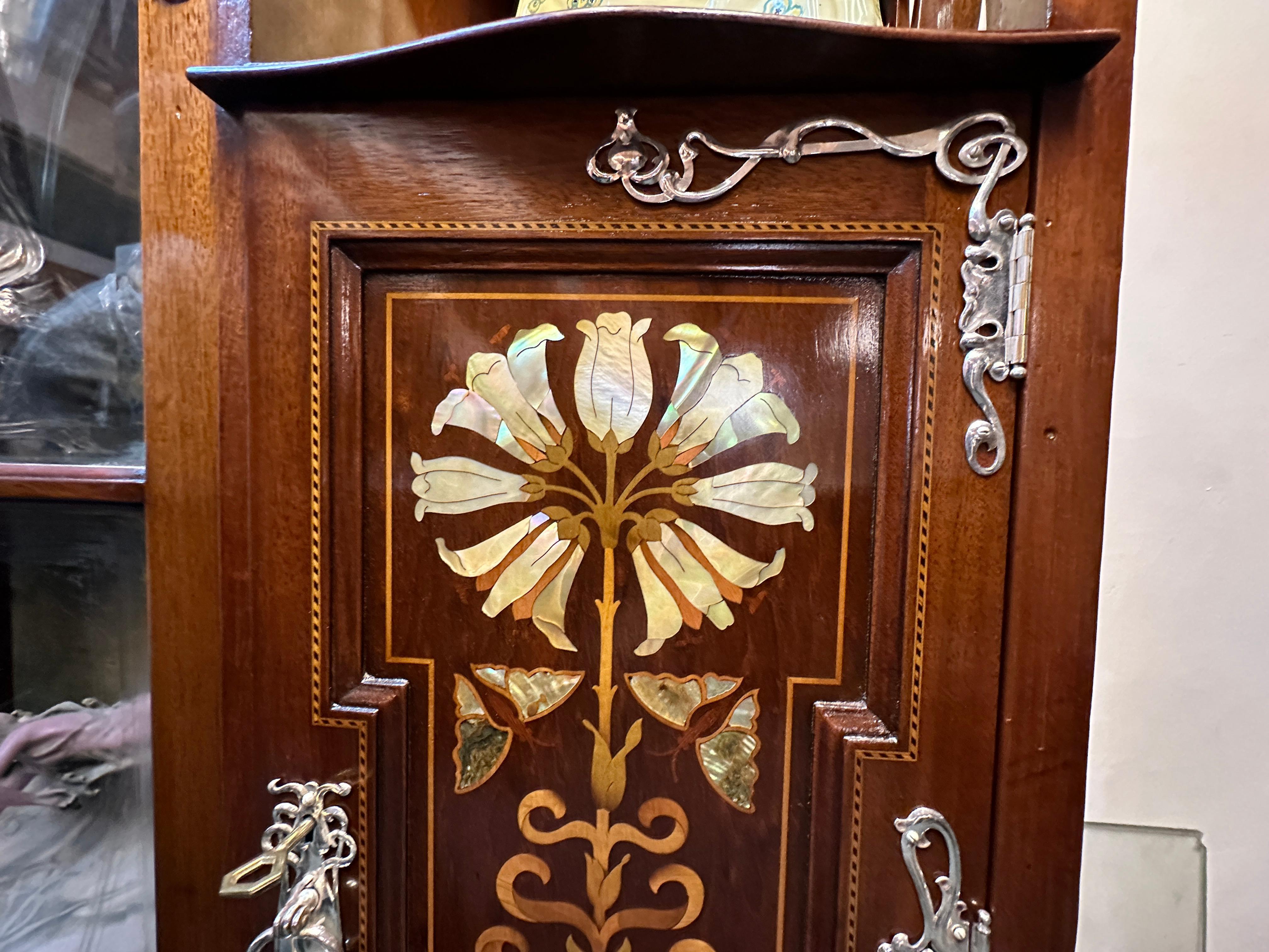 Jugendstil, Liberty, Art Nouveau, Vitrina, 1900 in vendita 1
