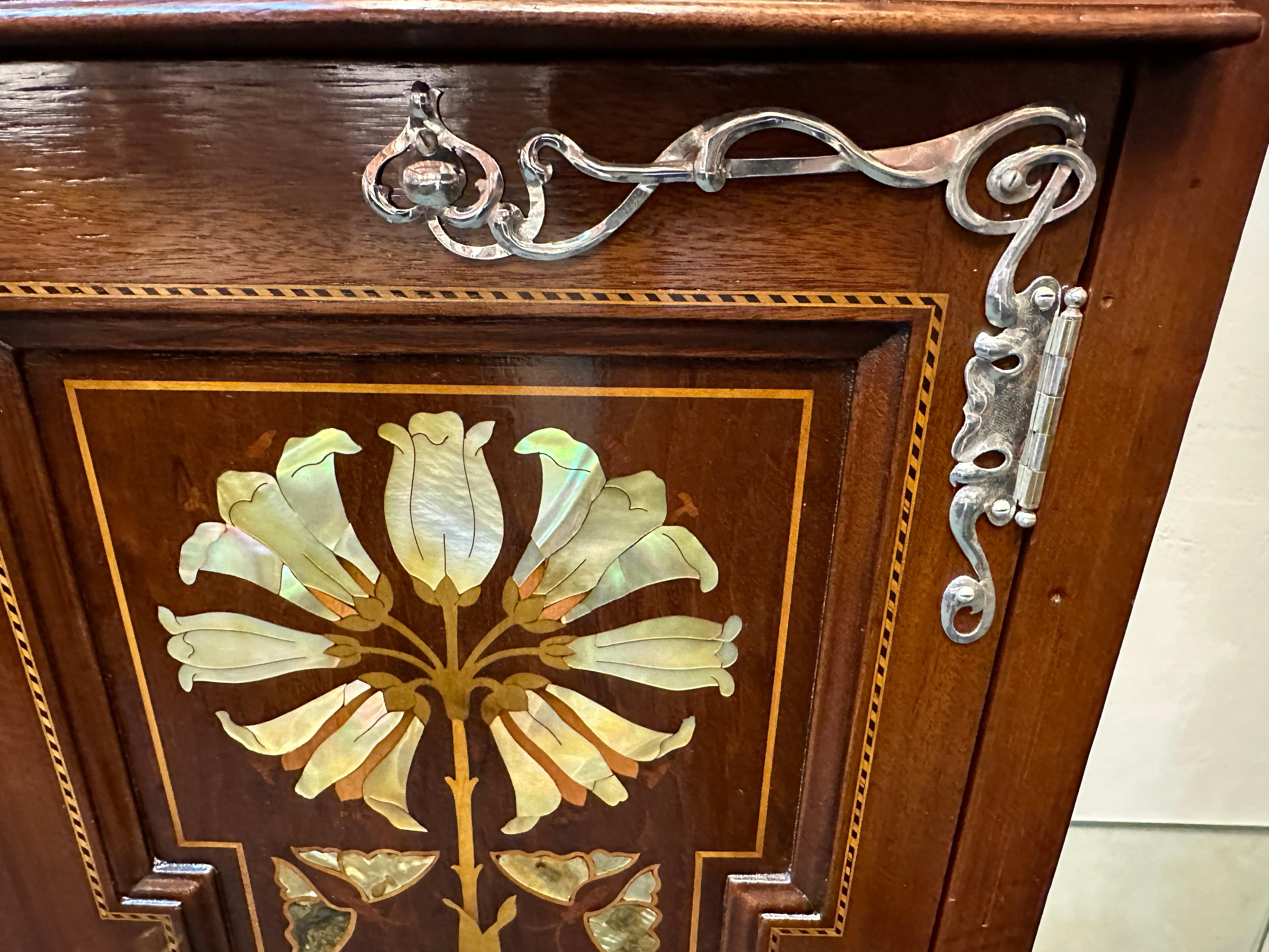 Jugendstil, Liberty, Art Nouveau, Vitrina, 1900 in vendita 2