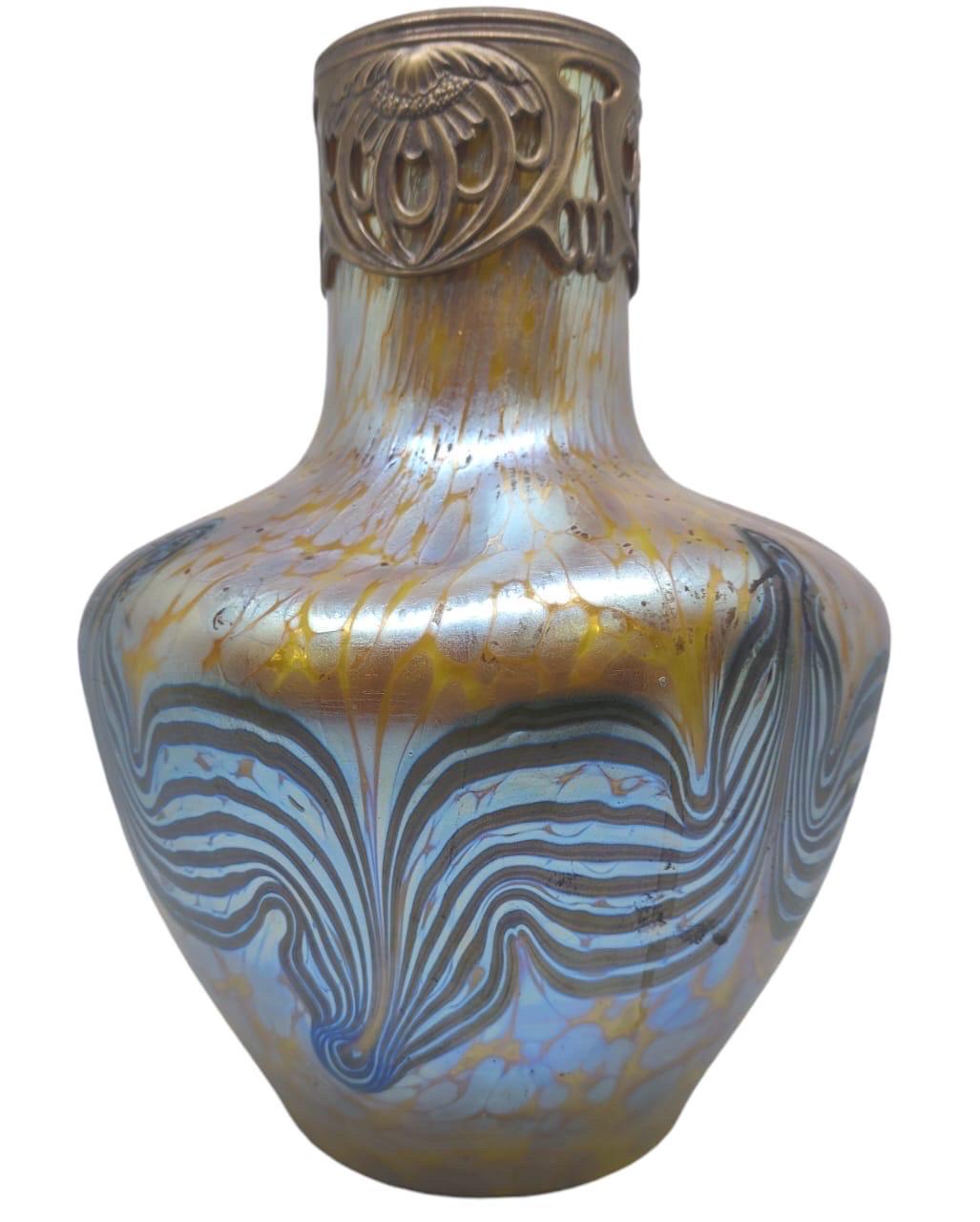 Jugendstil LOETZ Vase Austria ca. 1900 Iridescent Blown Glass Franz Hofstoetter In Good Condition For Sale In Ciudad Autónoma Buenos Aires, AR