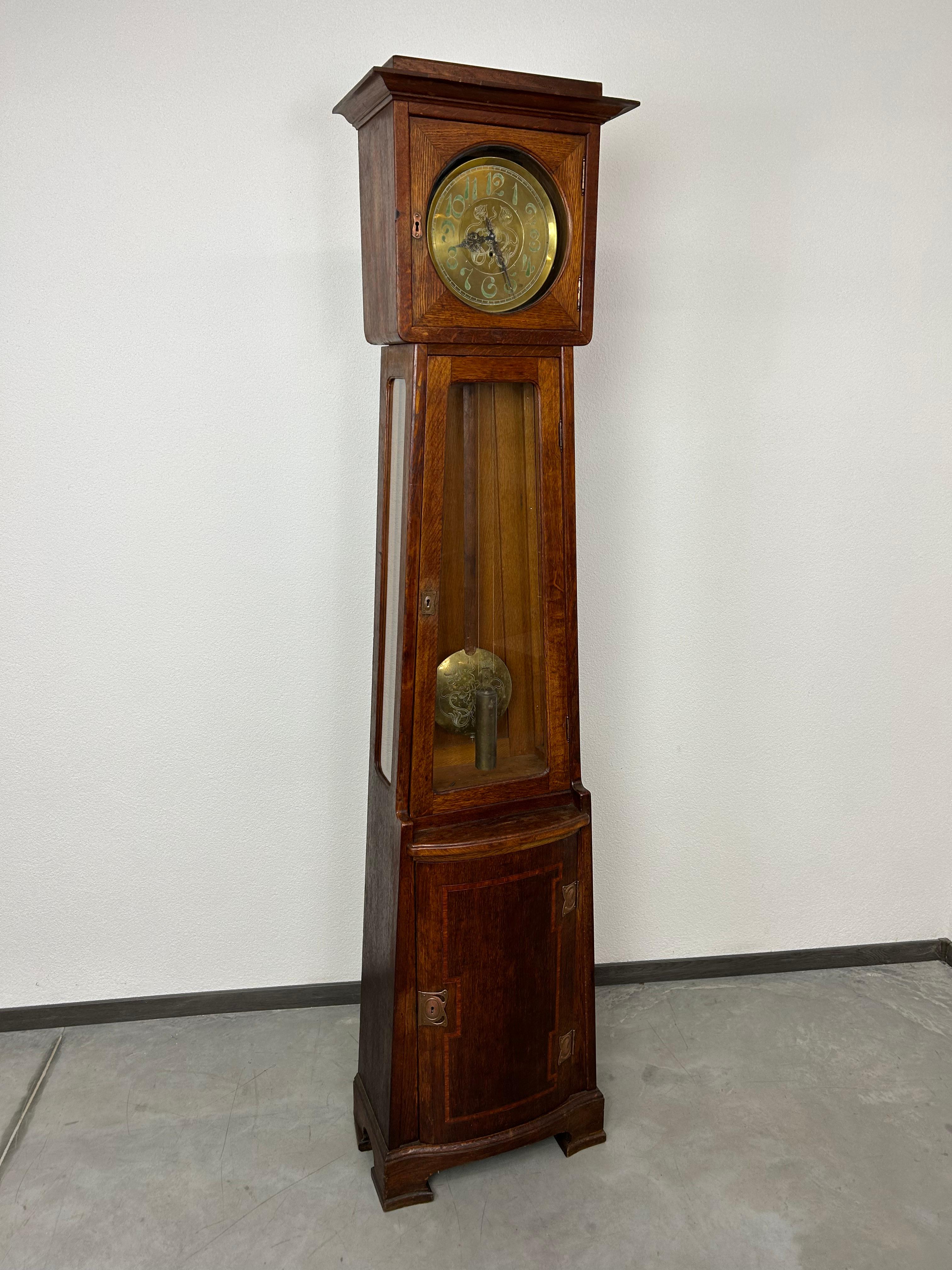Jugendstil longcase clock in very good original condition, working.