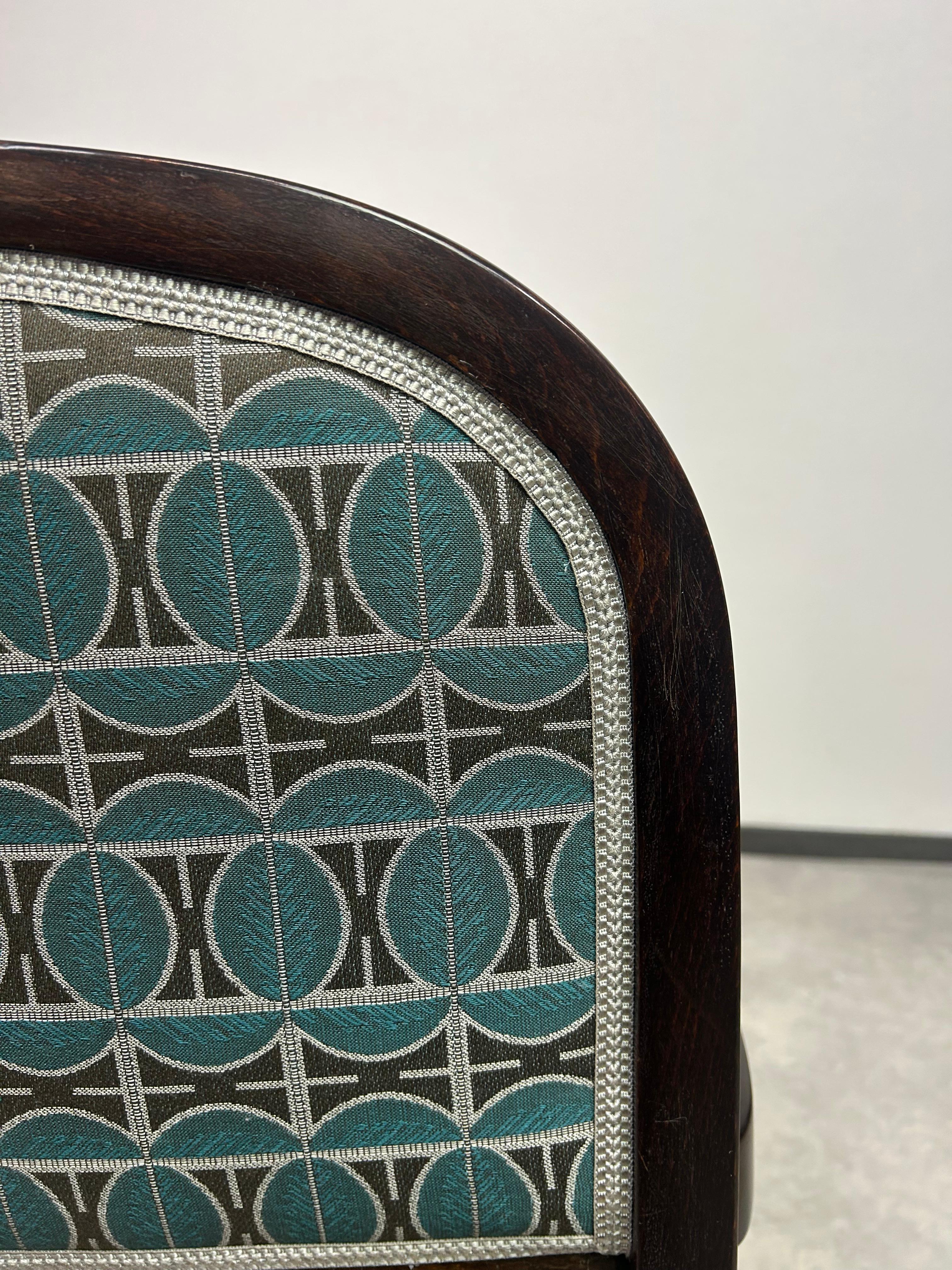 Silla de oficina Jugendstil bz Otto Wagner para J&J Kohn. Teñido y repulido profesionalmente con tejido Kolovrat nuevo.