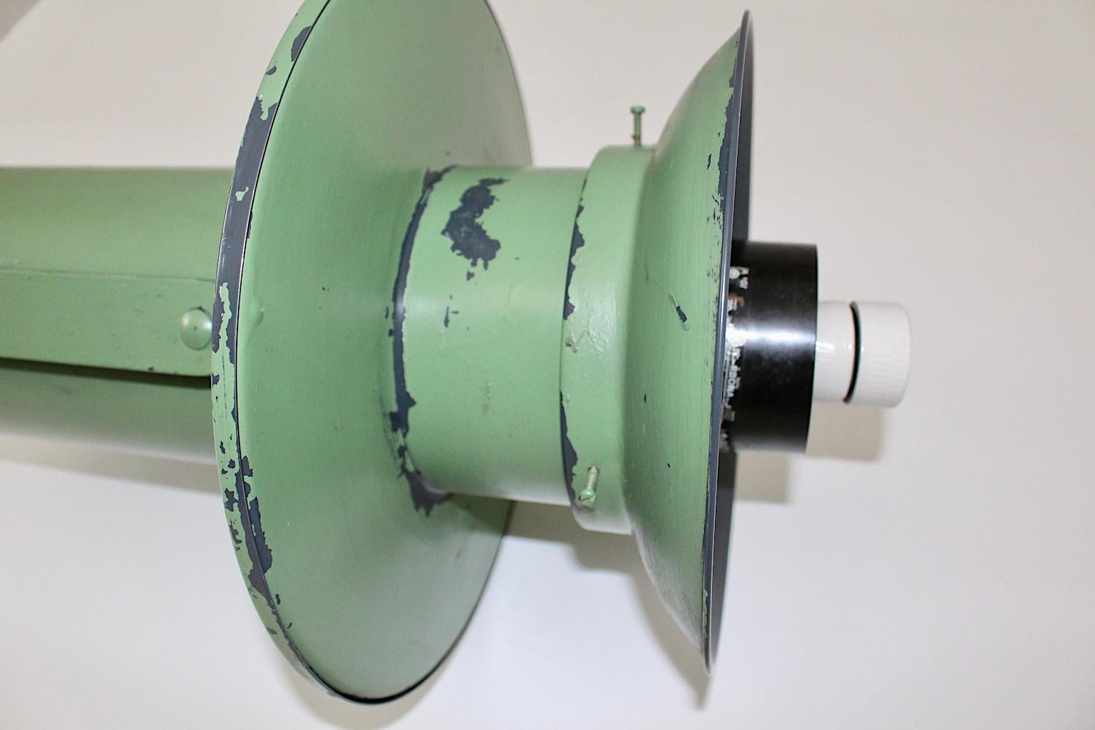 Lampada a sospensione Jugendstil Otto Wagner Stadtbahn in metallo, circa 1898, Austria in vendita 11