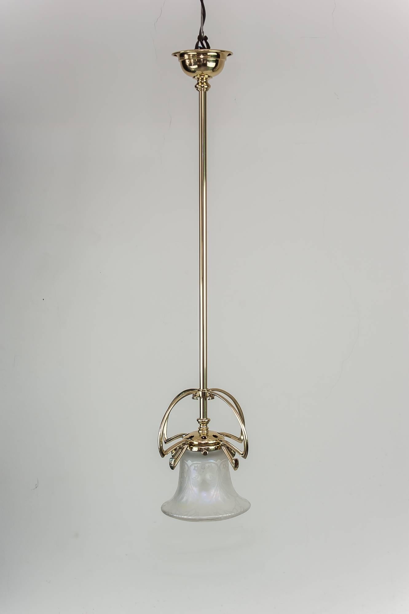 Jugendstil-Hängeleuchte um 1908 mit Original-Glasschirm (Österreichisch) im Angebot