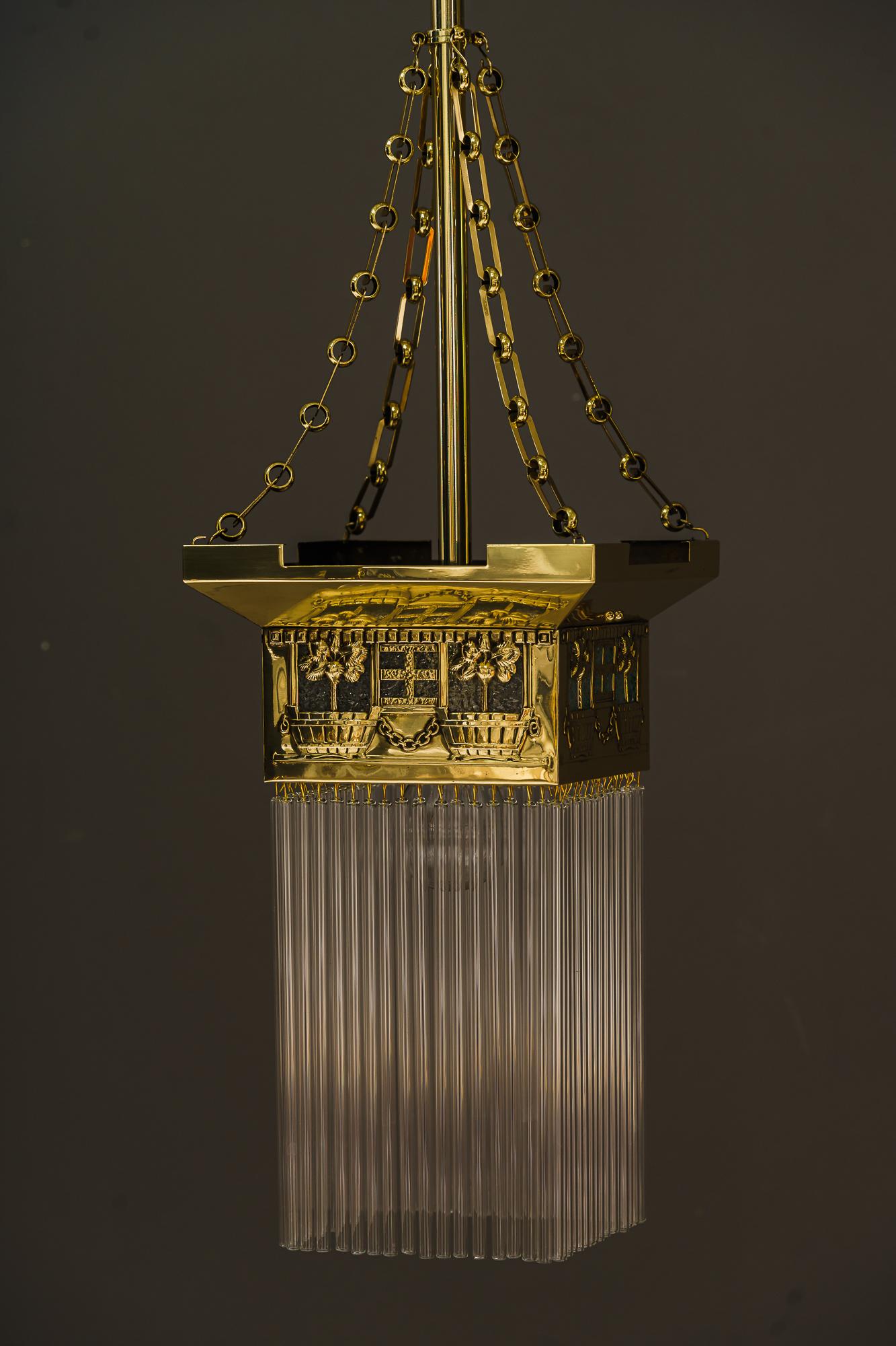 Jugendstil pendant vienna around 1908
Brass polished and stove enameled
Original glass plates inside
The glass sticks are replaced ( new ).
