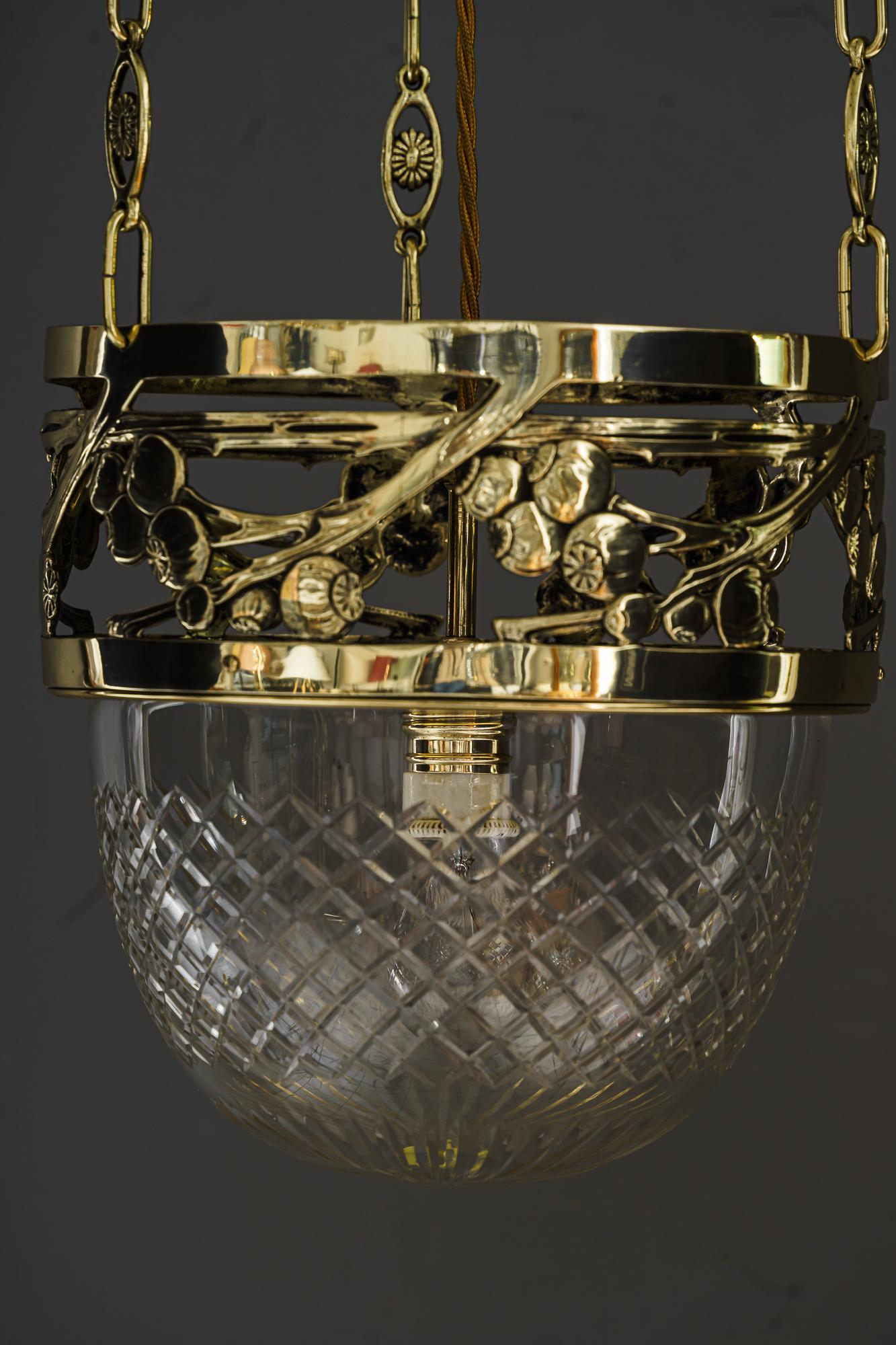 Jugendstil pendant vienna around 1908
Brass polished and stove enameled
Original antique cut glass.