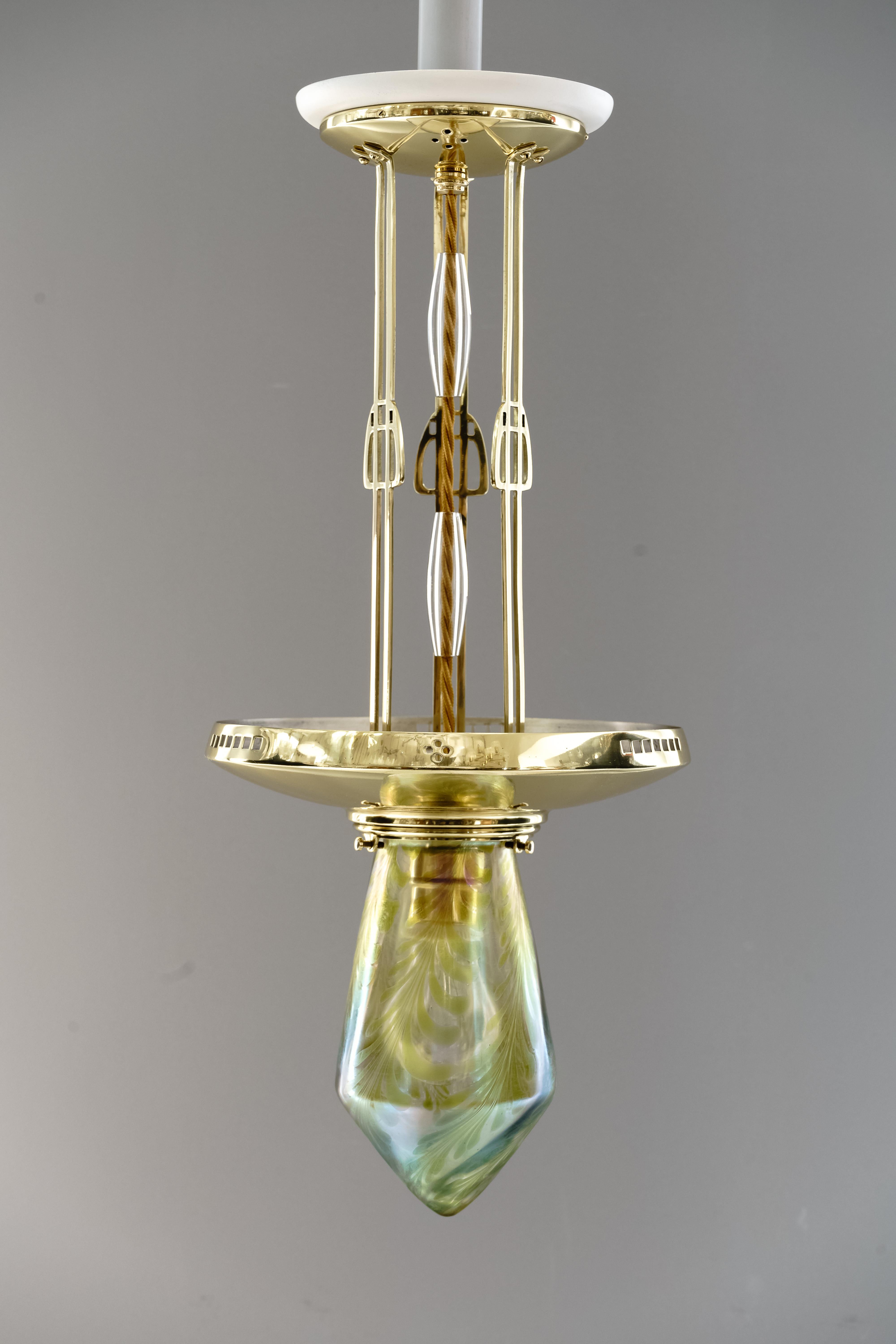 Jugendstil pendant with loetz glass, Vienna, circa 1910s
Polished and stove enameled.
Original Loetz glass.