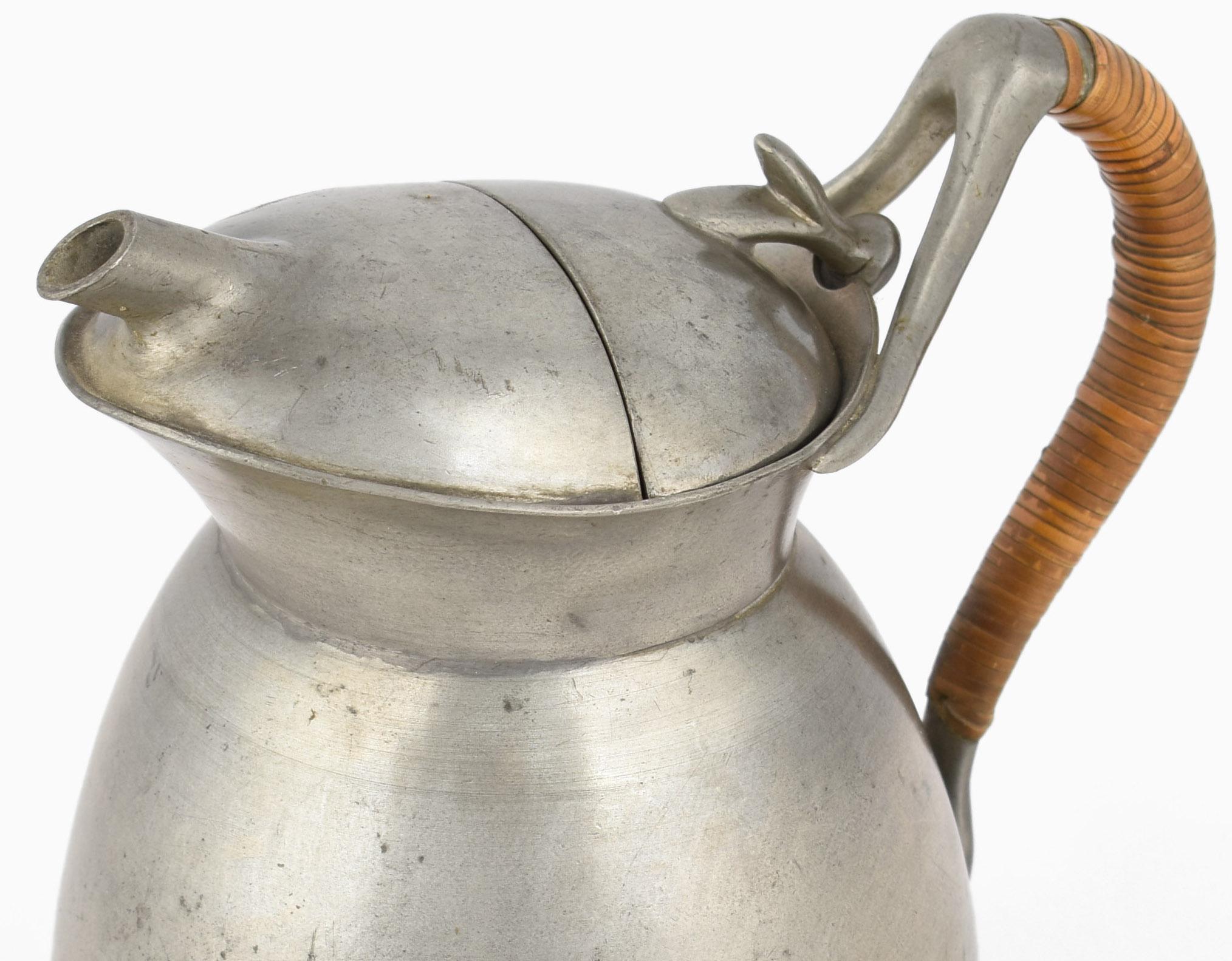 Jugendstil Pewter Pitcher, Germany, Early 1900 In Good Condition For Sale In Roma, IT