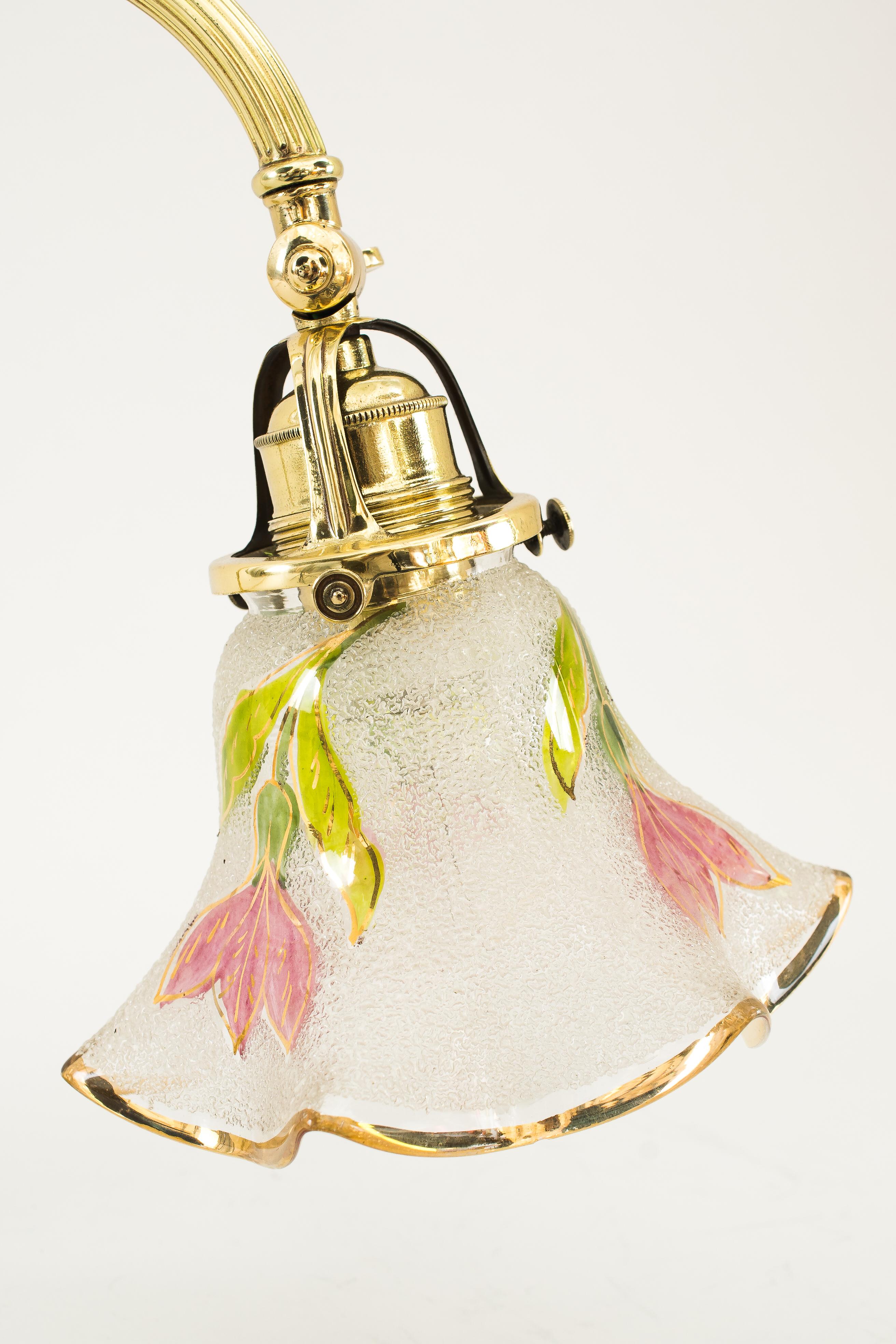 Jugendstil-Klammerlampe im Jugendstil mit originalem antiken Glasschirm Wien um 1907 (Messing) im Angebot