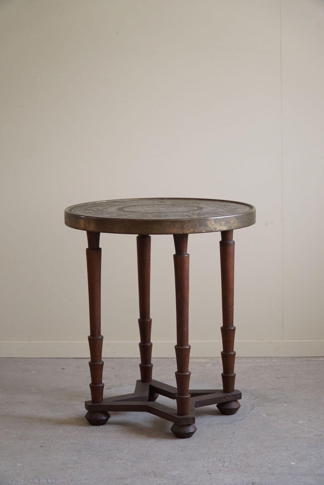 A great looking Jugendstil oak and brass metal side table, dating to circa 1920. Manufactured in Austria in the style of Adolf Loos. It has a strong look with the contrast of the dark oak and the brass top. Fine curved legs that complement the