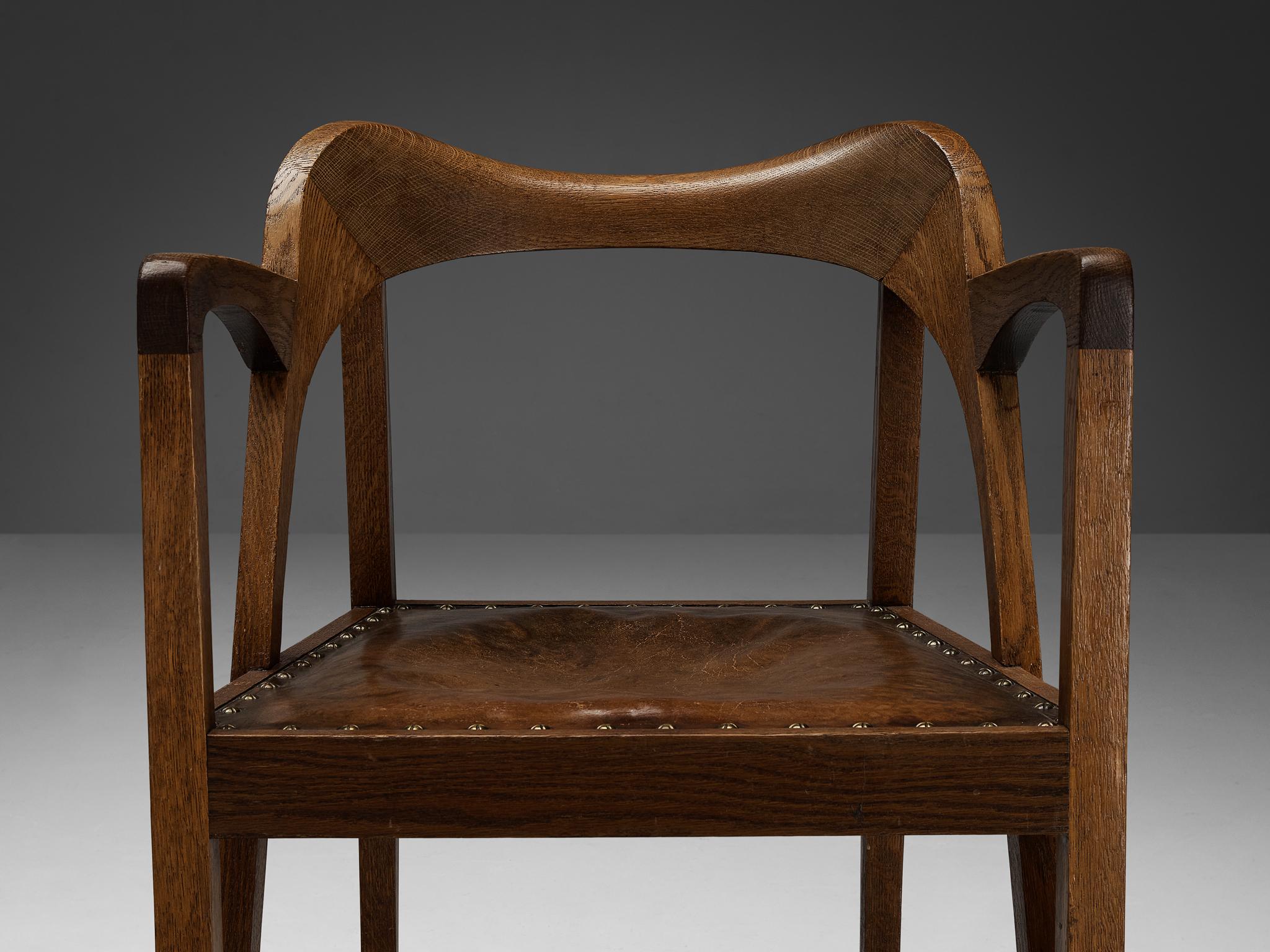 Jugendstil Sculptural Armchair in Oak Leather and Brass 1900-1910 For Sale 3