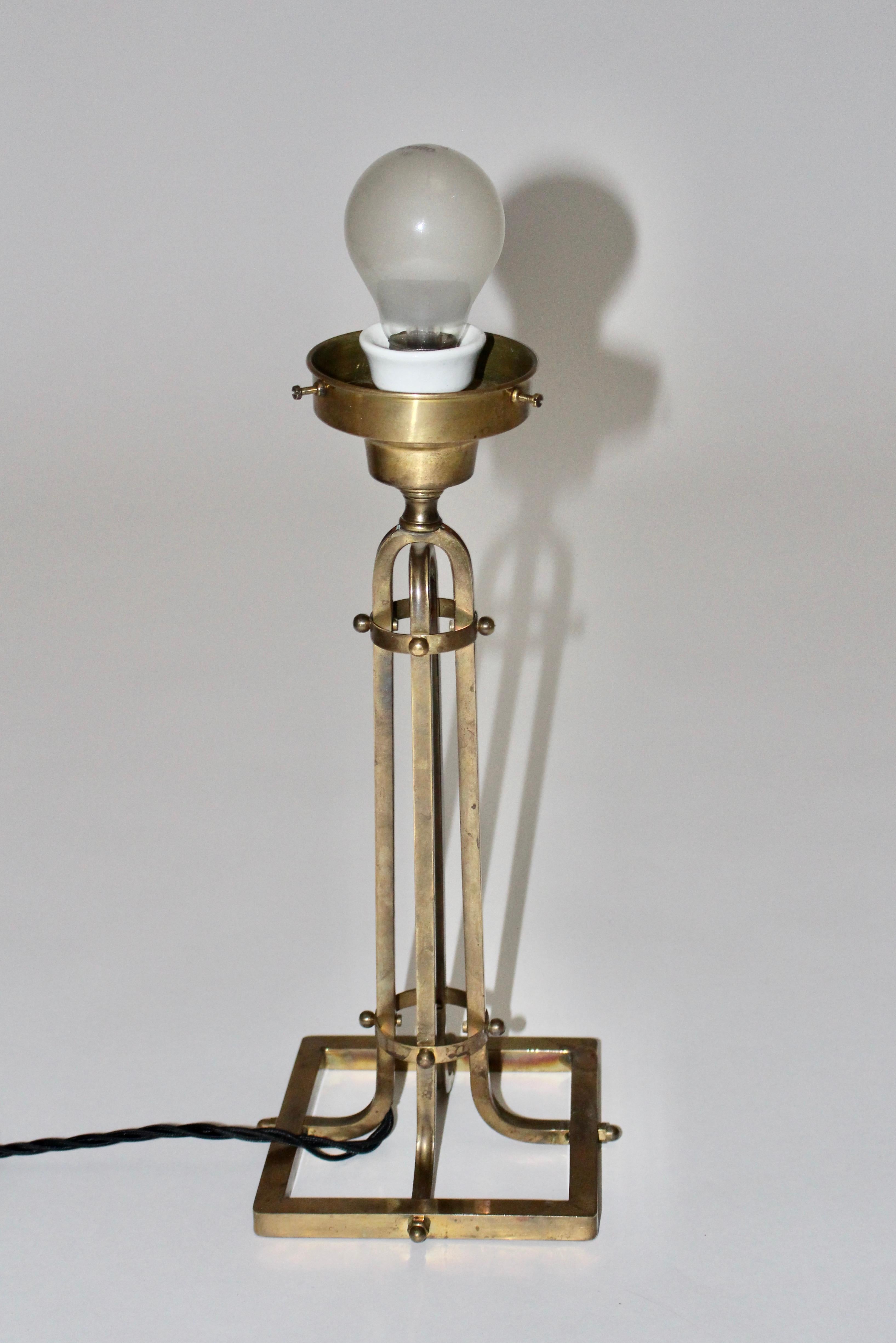 Lampada da tavolo in vetro e ottone in stile Jugendstil Secessione geometrica Vienna anni '50 in vendita 5