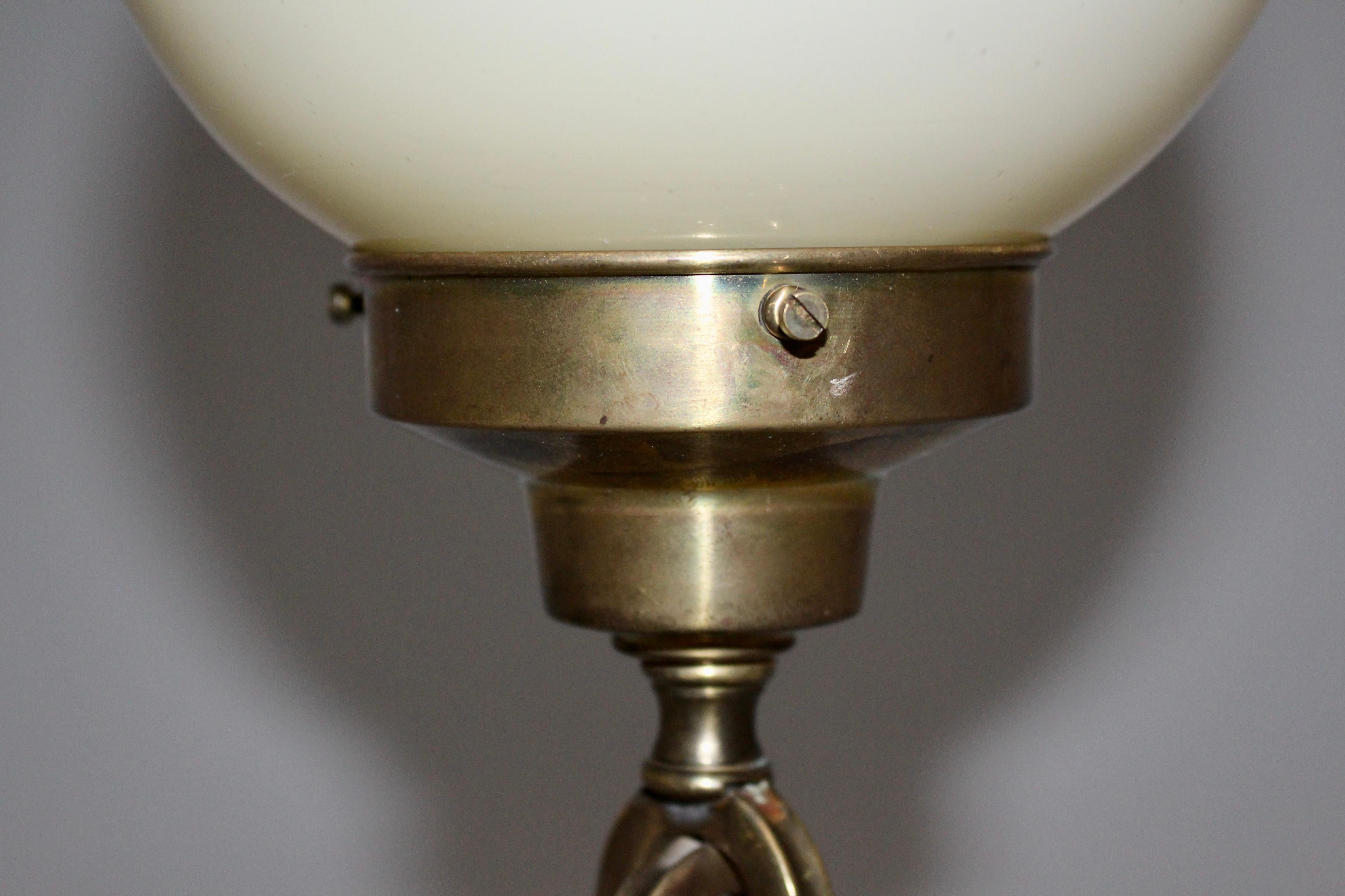 Lampada da tavolo in vetro e ottone in stile Jugendstil Secessione geometrica Vienna anni '50 in vendita 4