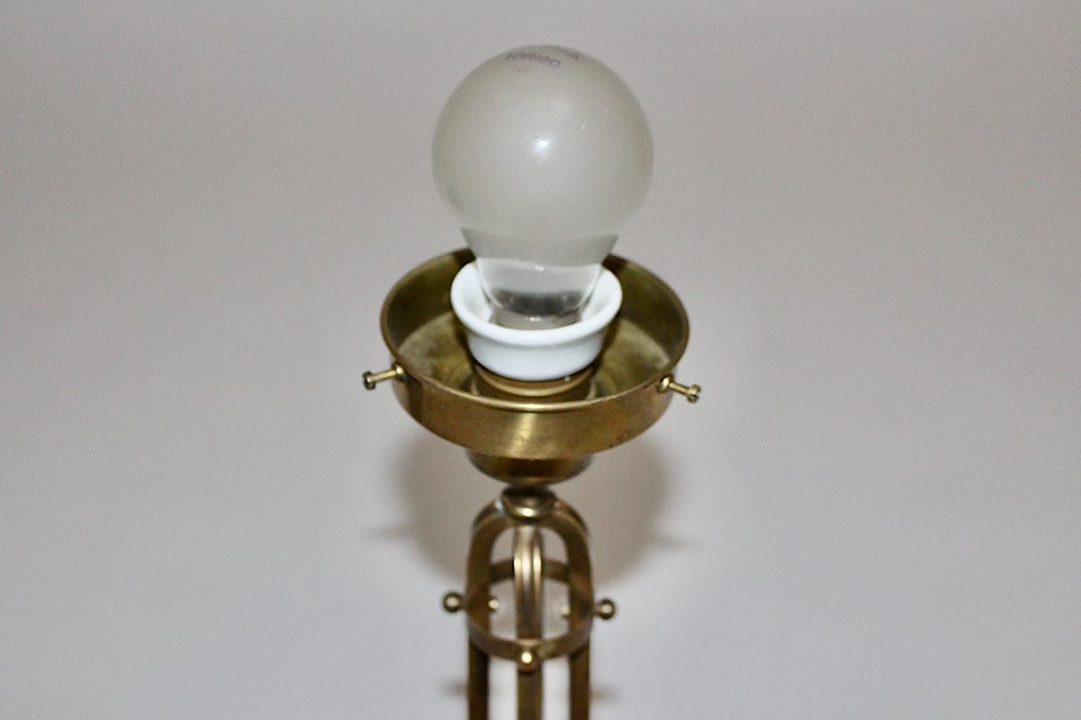 Lampe de table vintage en laiton et verre, style Jugendstil Secession Vienne, années 1950 en vente 6