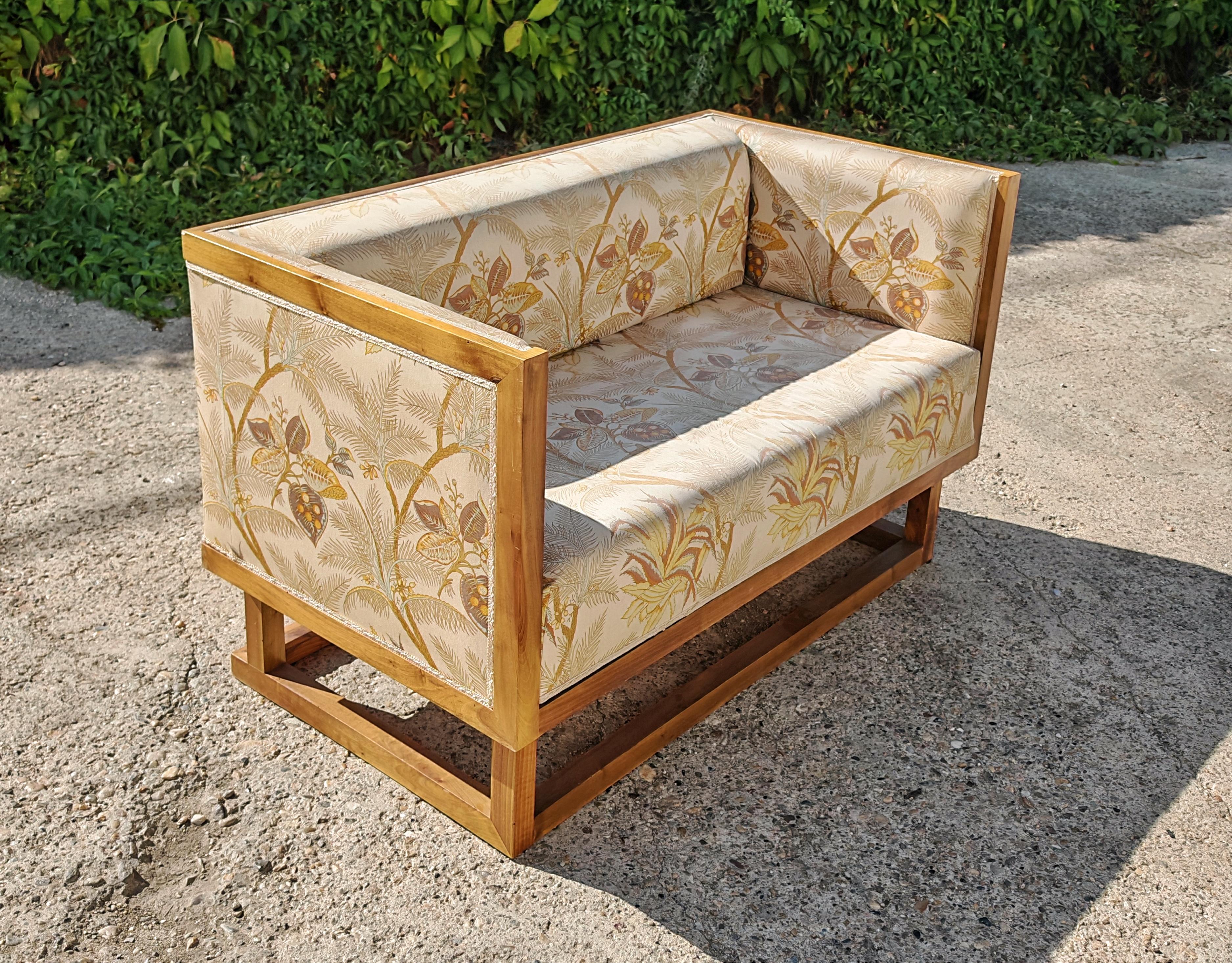 Jugendstil Settee by Josef Hoffmann in 1902, manufactured by Wittmann in 1980s For Sale 4