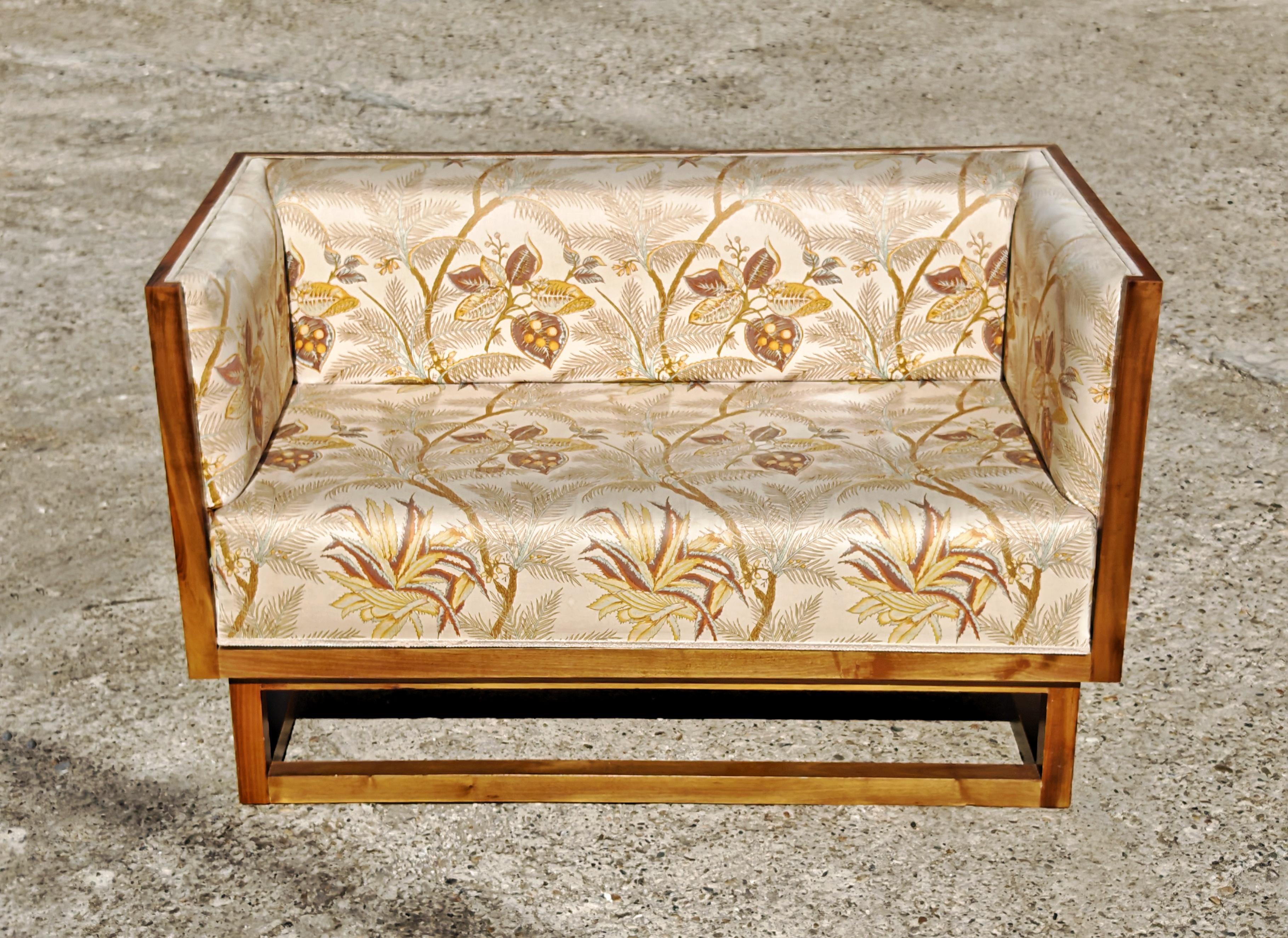In this listing you will find a “Cabinett” settee, designed by Josef Hoffmann for the apartment of Dr. Johannes Salzer in Vienna, c. 1902. The settee was later on reintroduced to the wider audience by Wittmann who bought the rights on Josef Hoffmann
