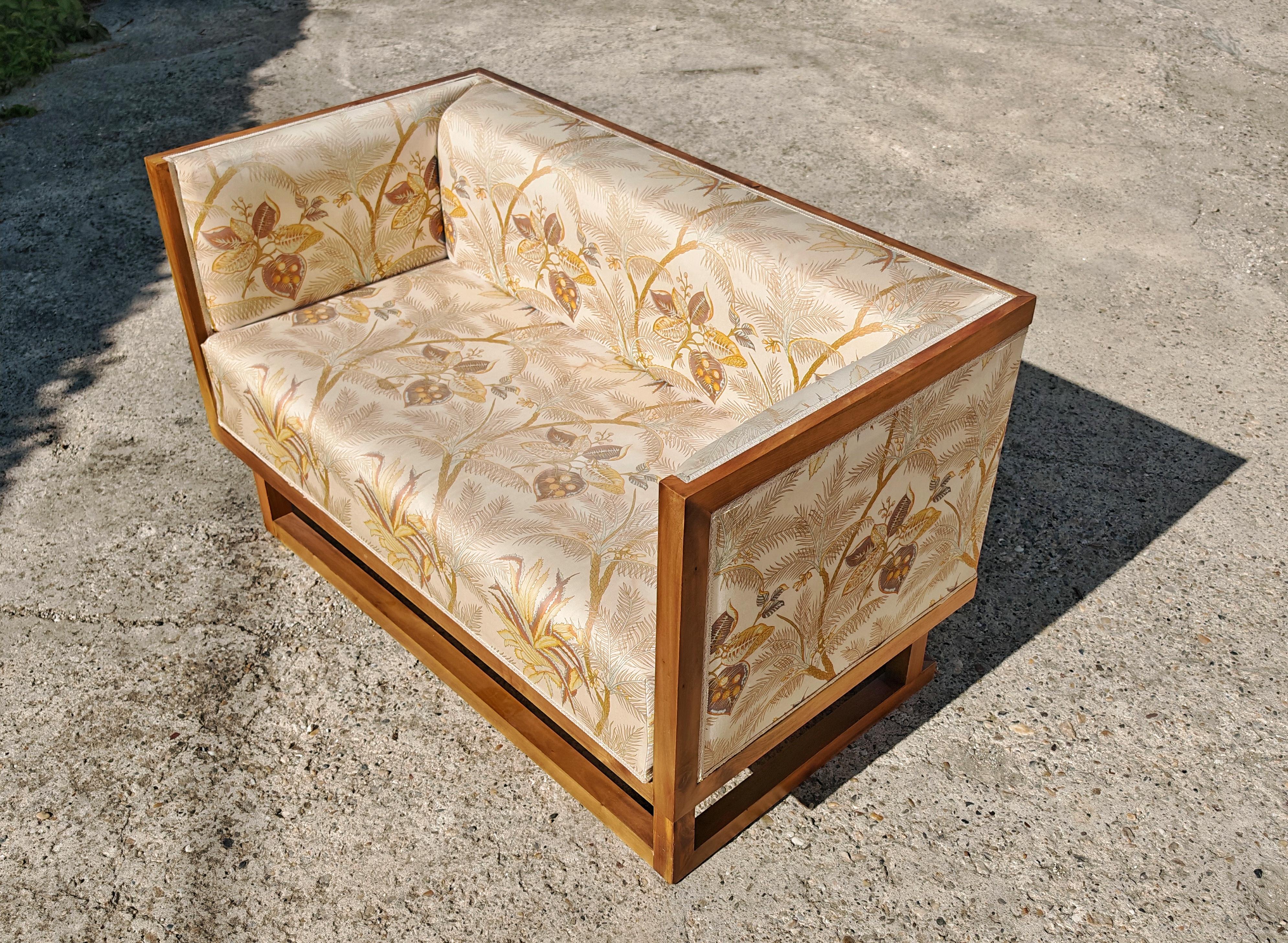Silk Jugendstil Settee by Josef Hoffmann in 1902, manufactured by Wittmann in 1980s For Sale