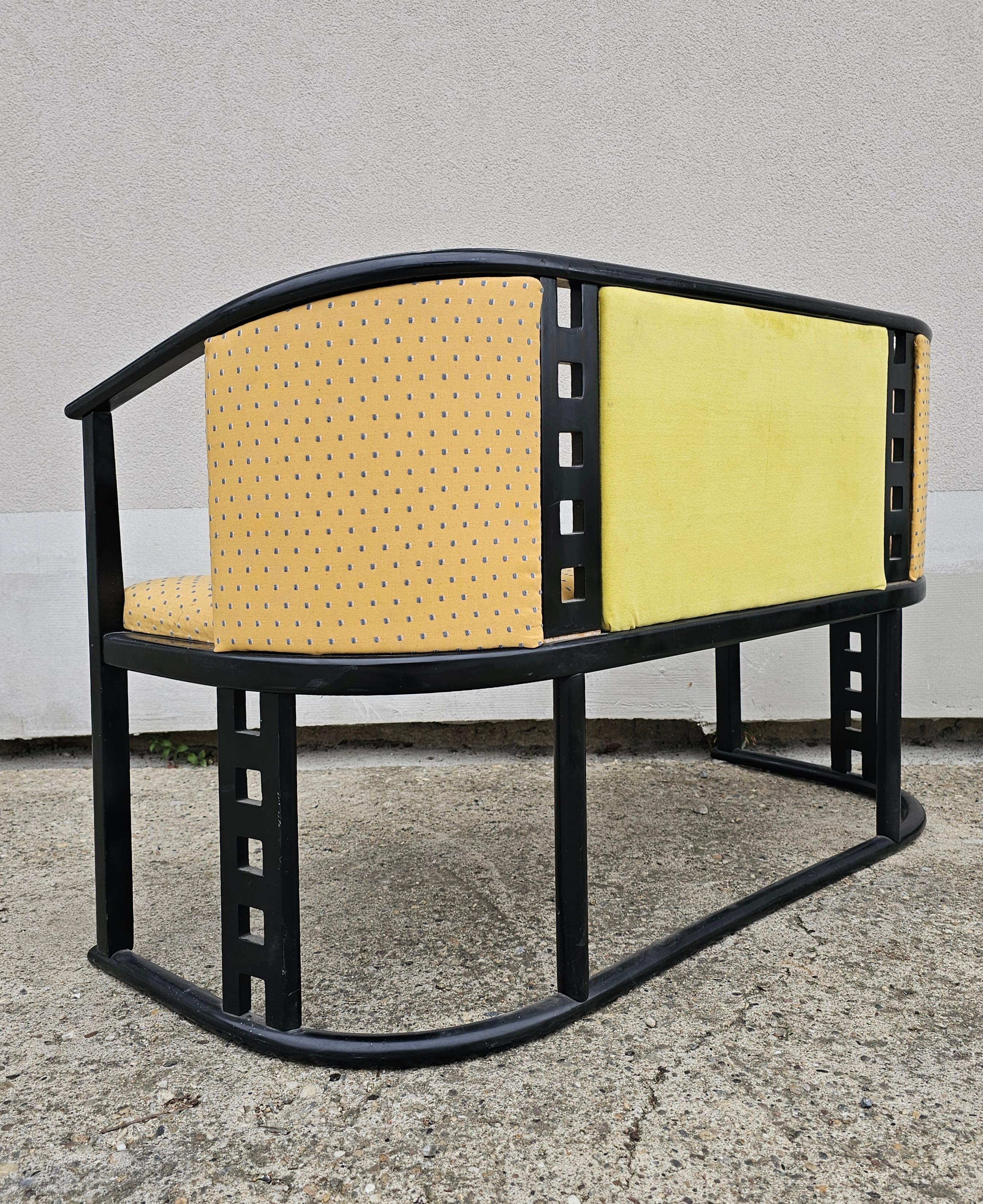 Divano Jugendstil disegnato nello stile di Josef Hoffmann, realizzato in legno di faggio in vendita 1