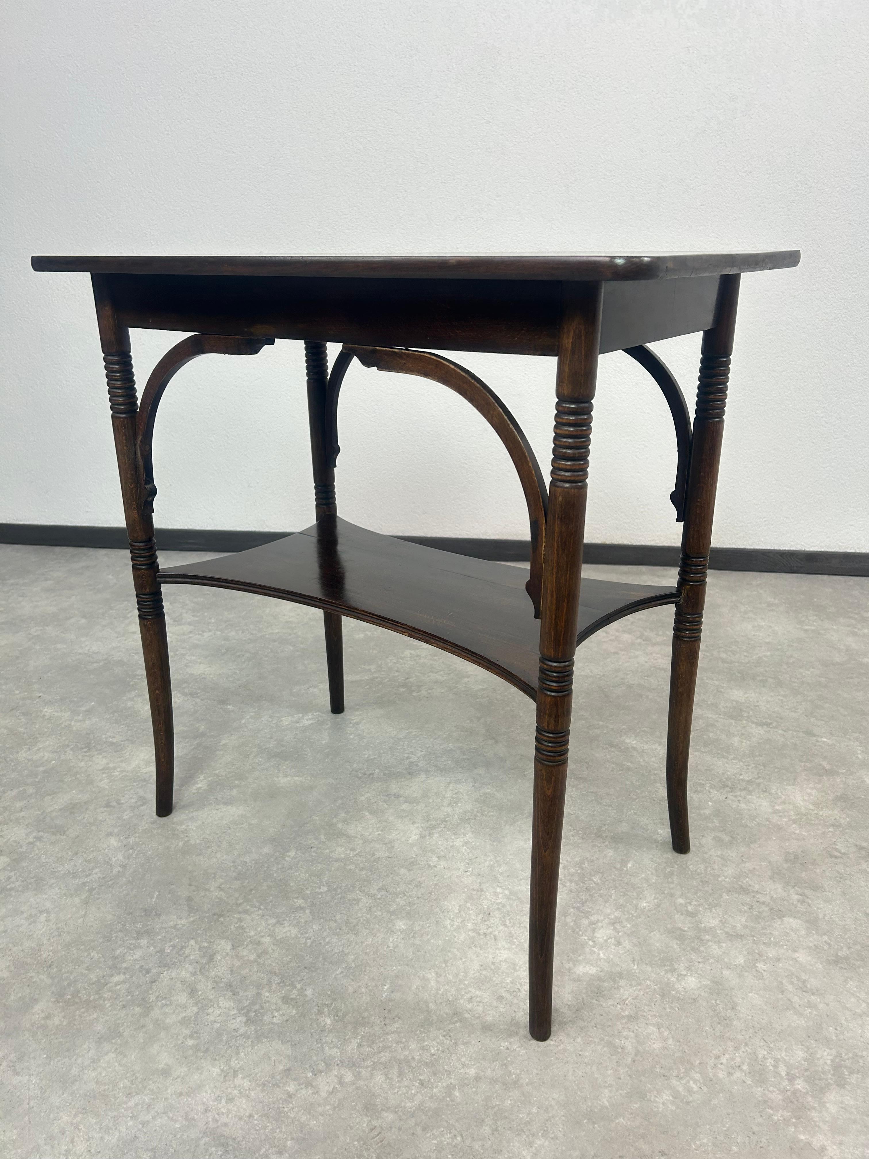 Autrichien Table d'appoint Jugendstil n°31 de Thonet en vente