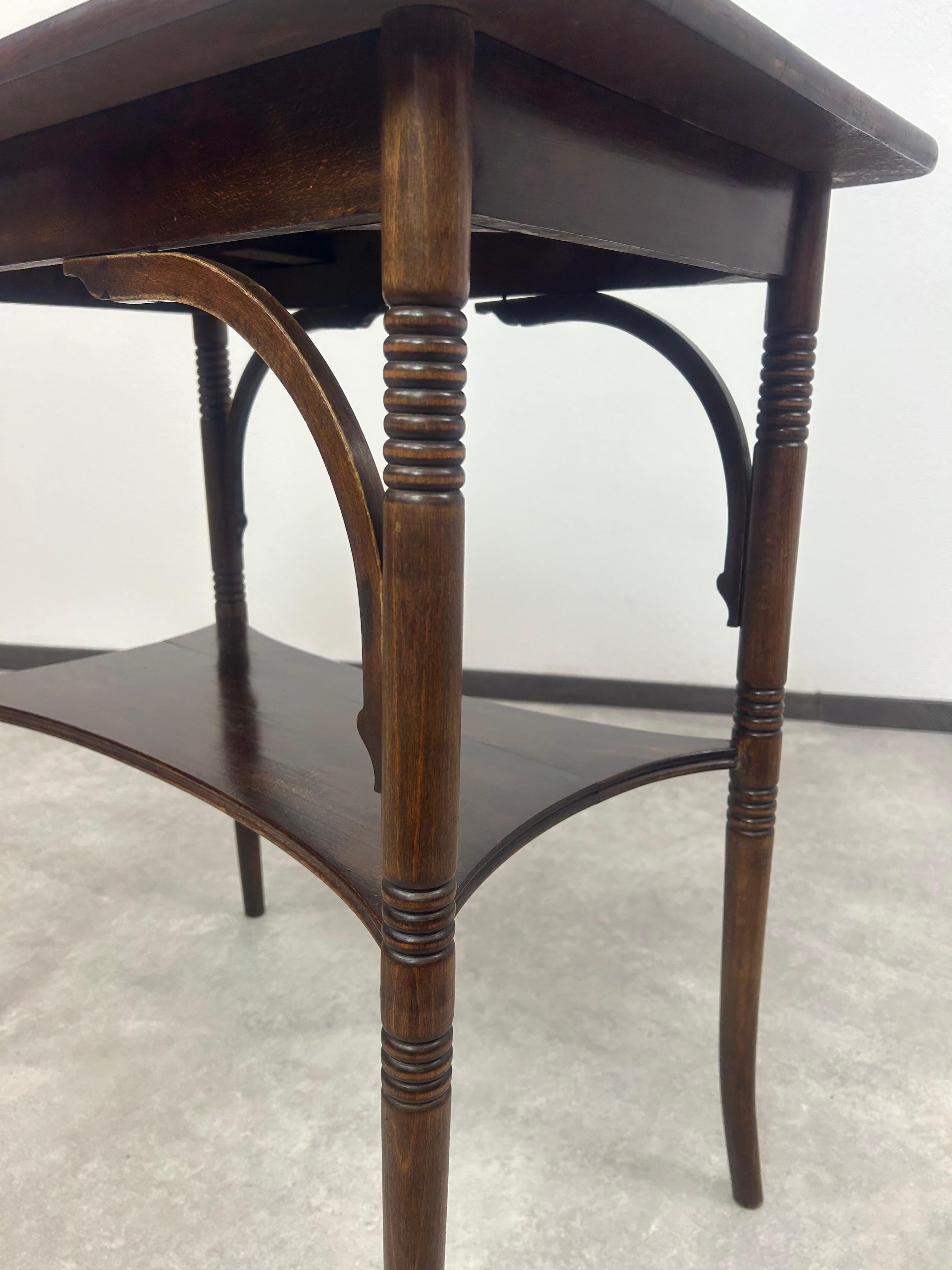 Table d'appoint Jugendstil n°31 de Thonet Excellent état - En vente à Banská Štiavnica, SK