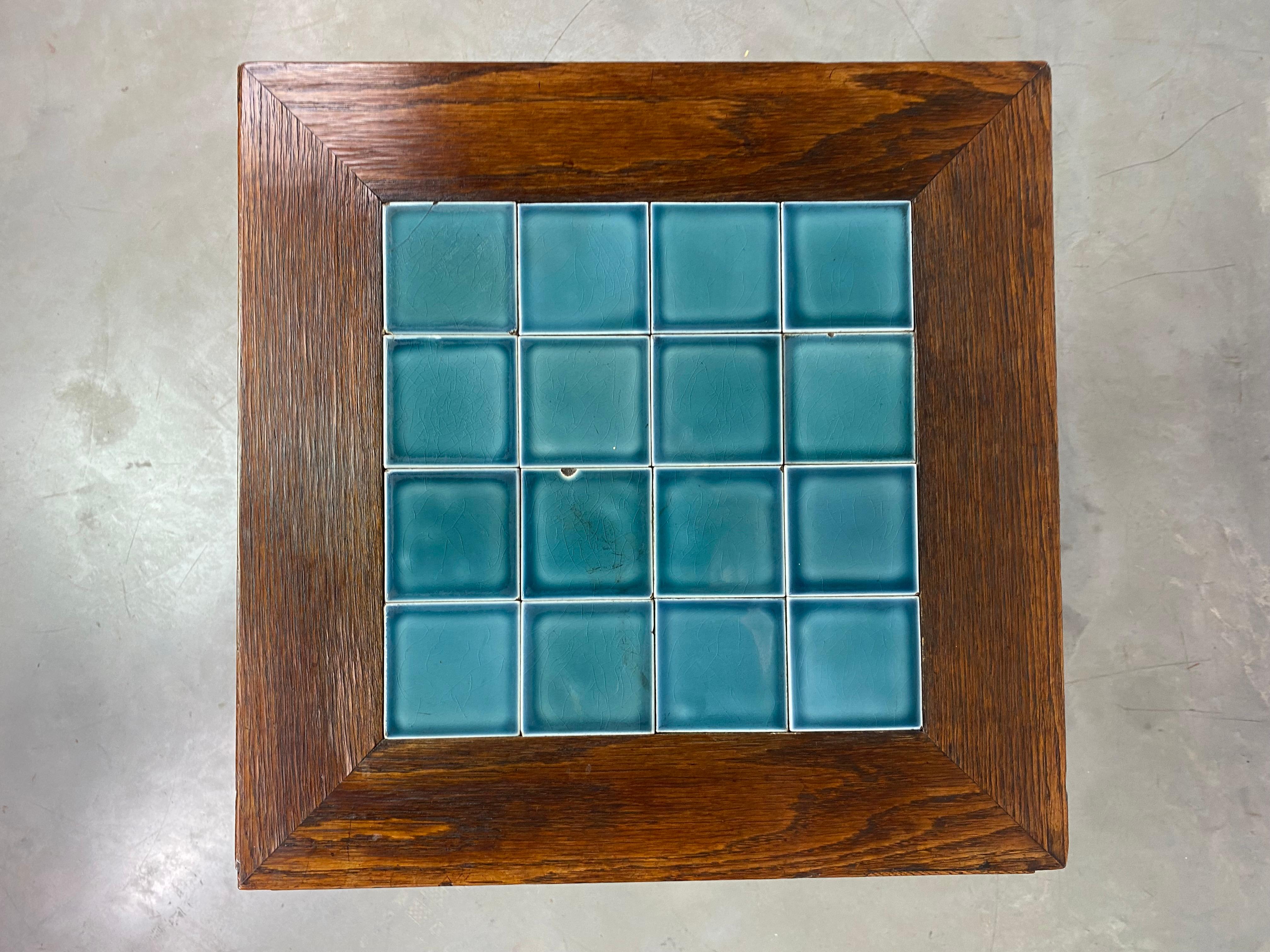Début du 20ème siècle Table d'appoint Jugendstil avec plateau en carreaux bleus d'Adolf Loos en vente