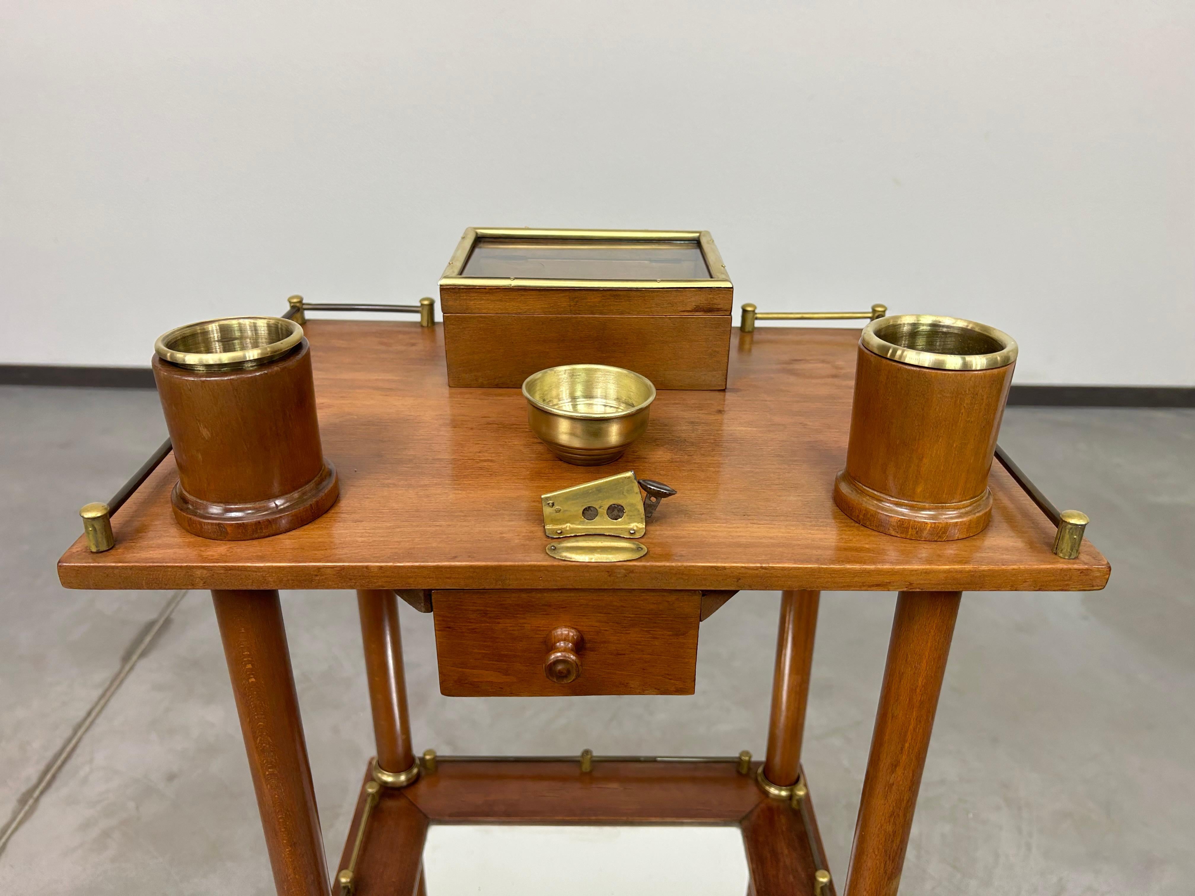 Table d'appoint Jugendstil pour fumeurs Excellent état - En vente à Banská Štiavnica, SK